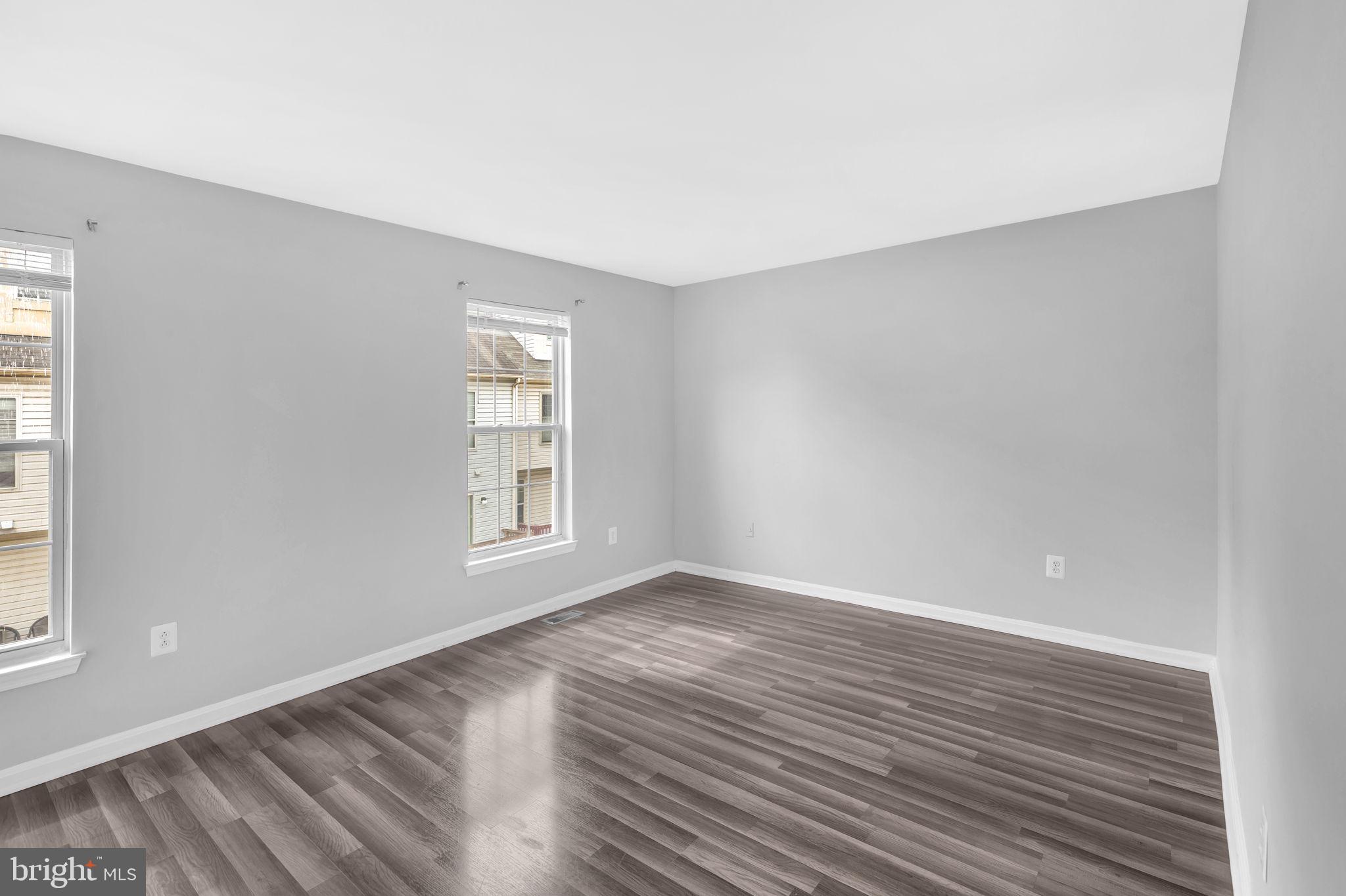 CROMWELL FOUNTAIN - Residential