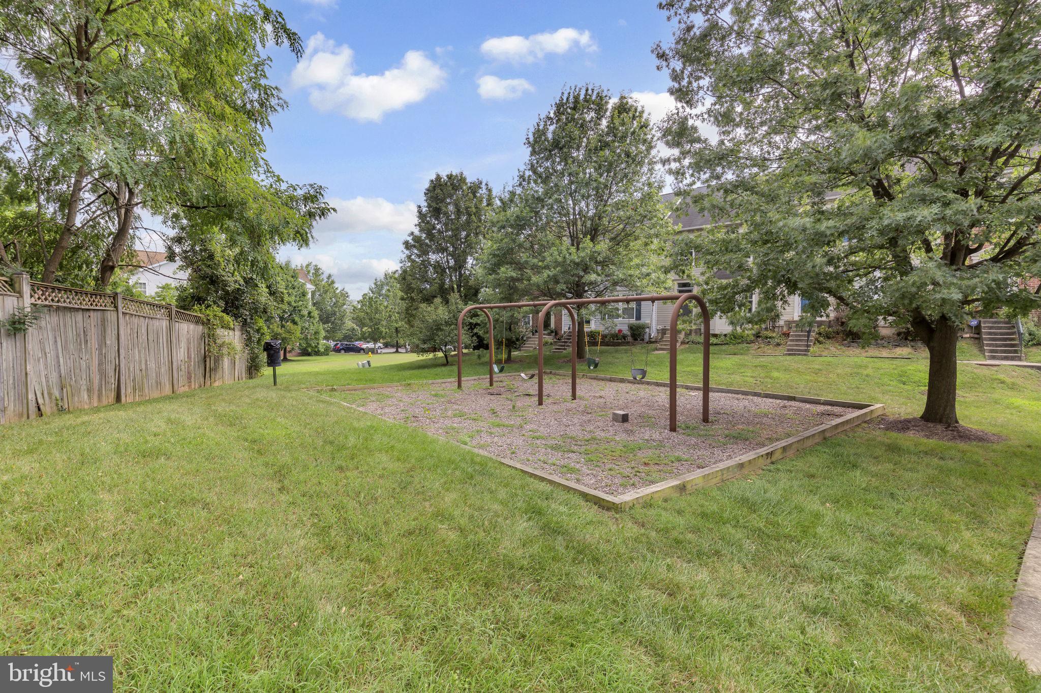 CROMWELL FOUNTAIN - Residential