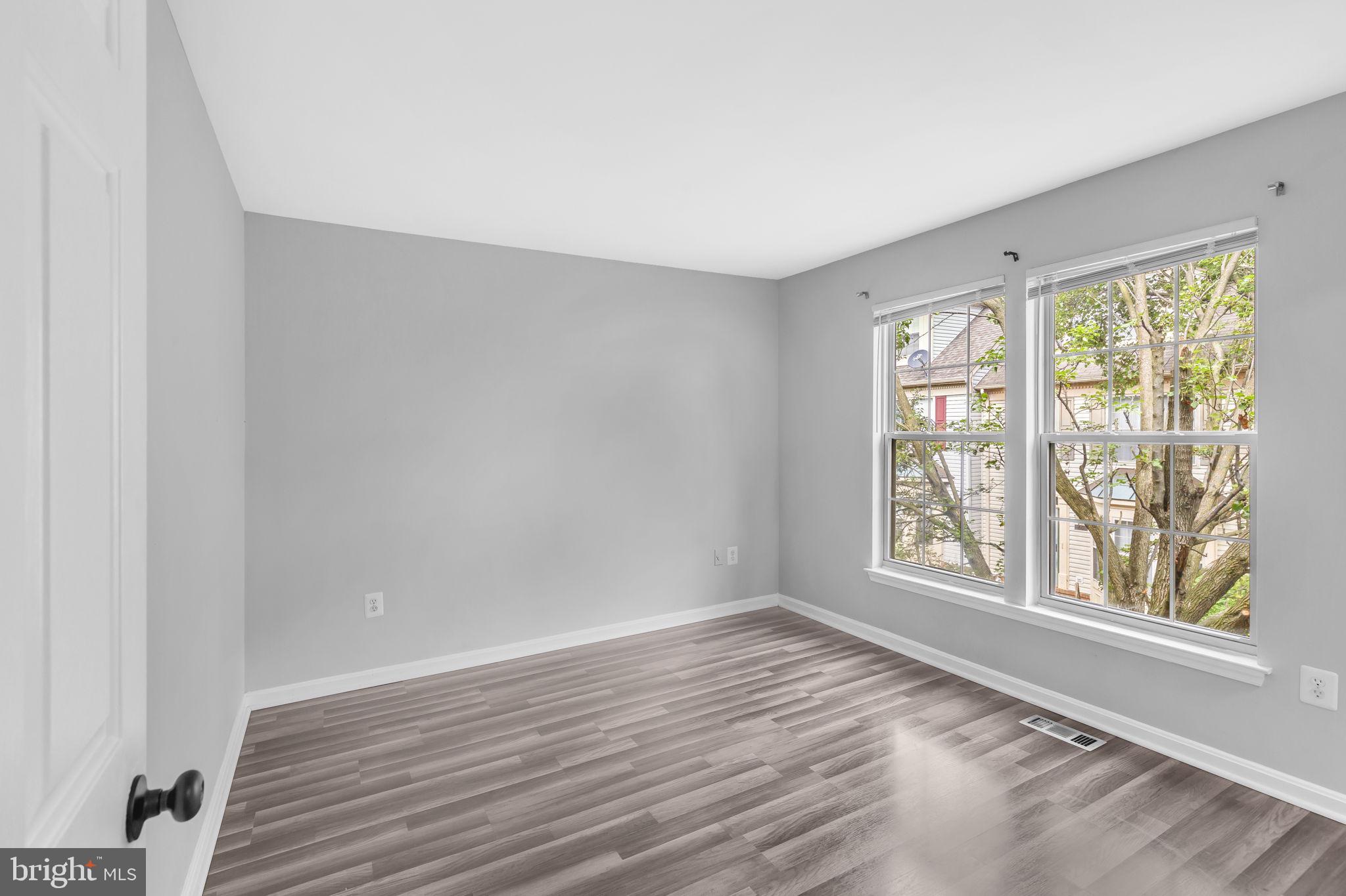 CROMWELL FOUNTAIN - Residential