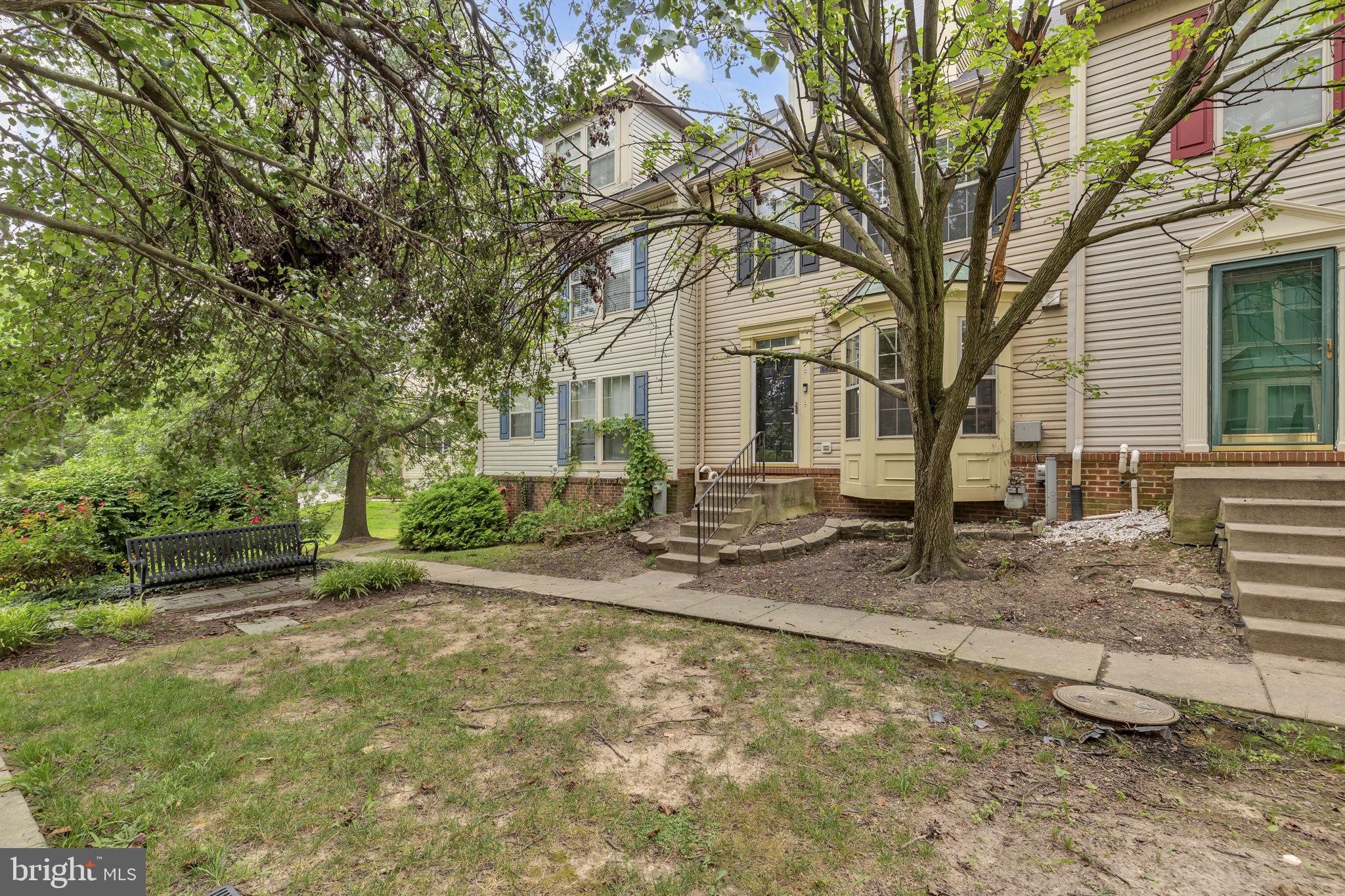 CROMWELL FOUNTAIN - Residential