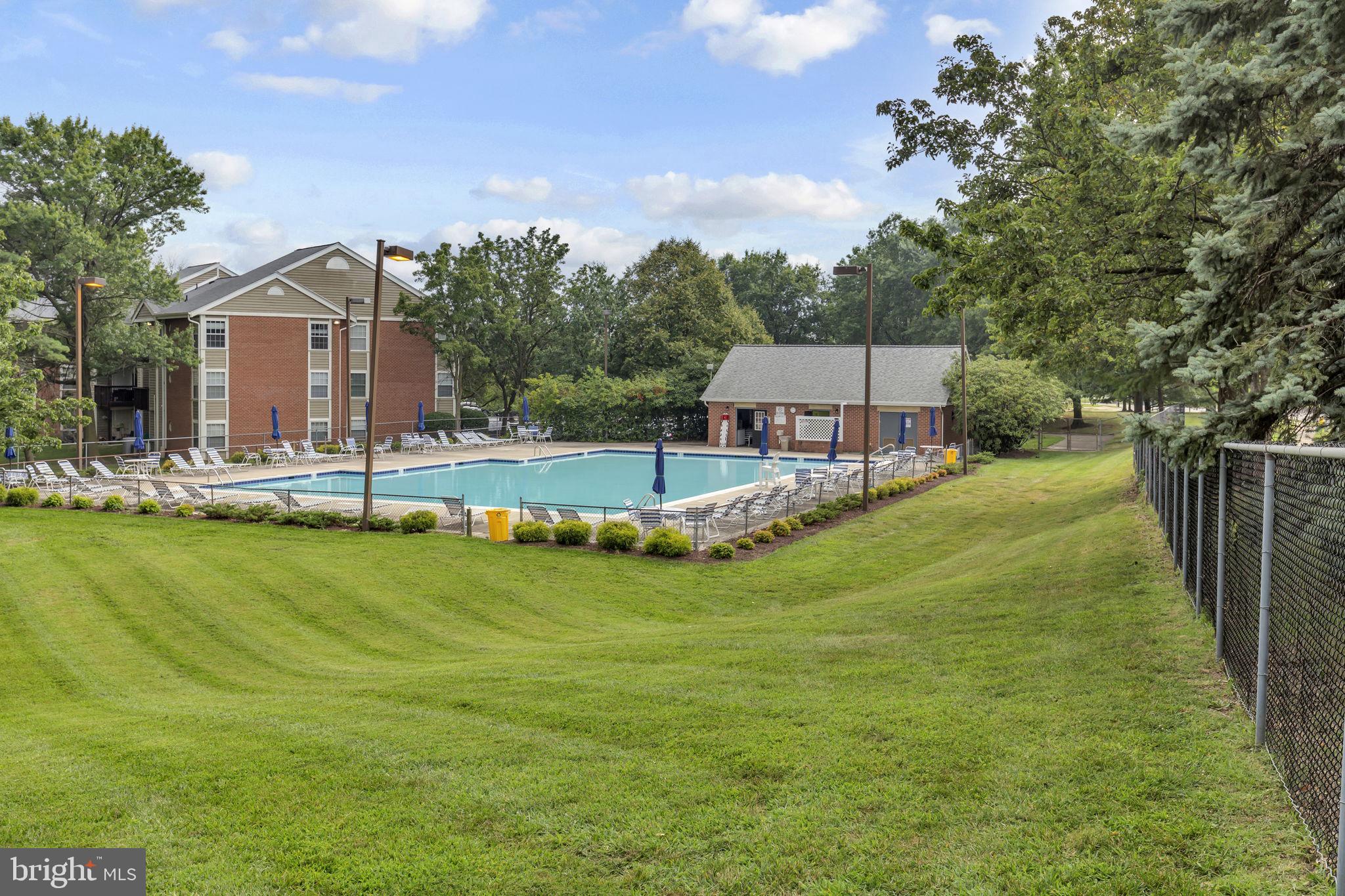 CROMWELL FOUNTAIN - Residential