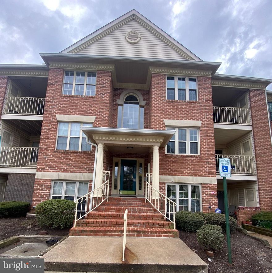 Beautiful 3 bedroom 2 full bath penthouse condo in desirable Forest Hill.  Wood burning fireplace has been recently serviced.  New carpet and fresh paint throughout.  Wonderful community!