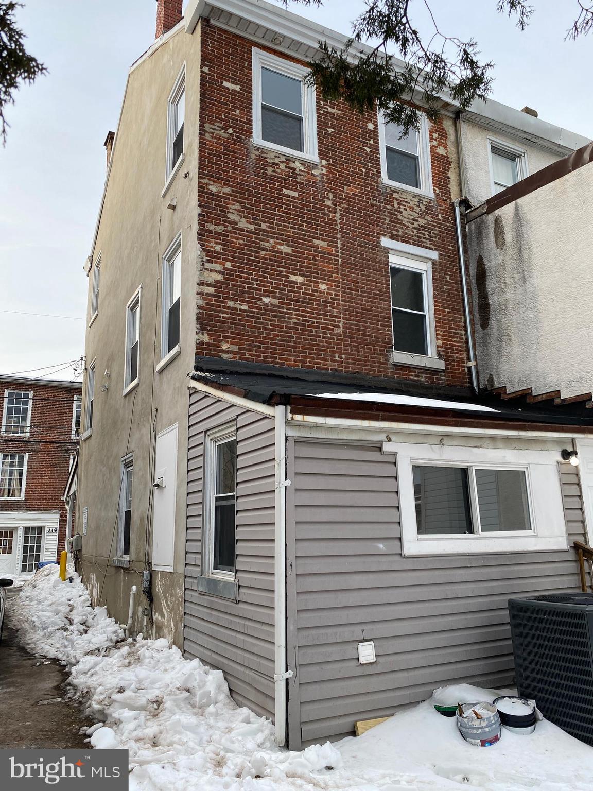 220 PEARL STREET