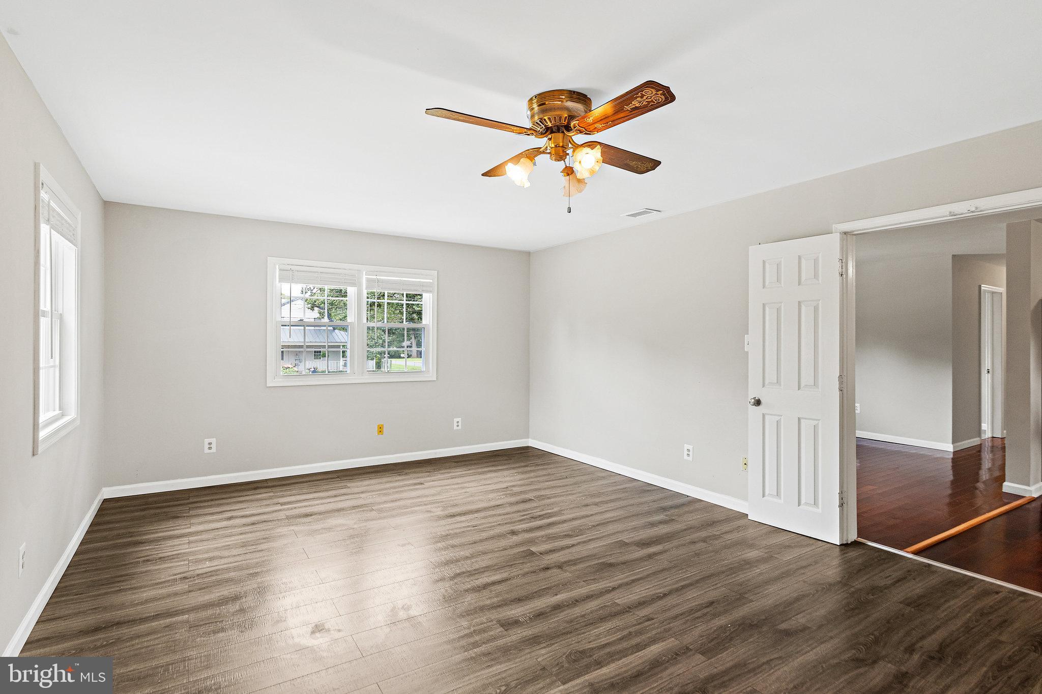 YORKSHIRE VILLAGE - Residential