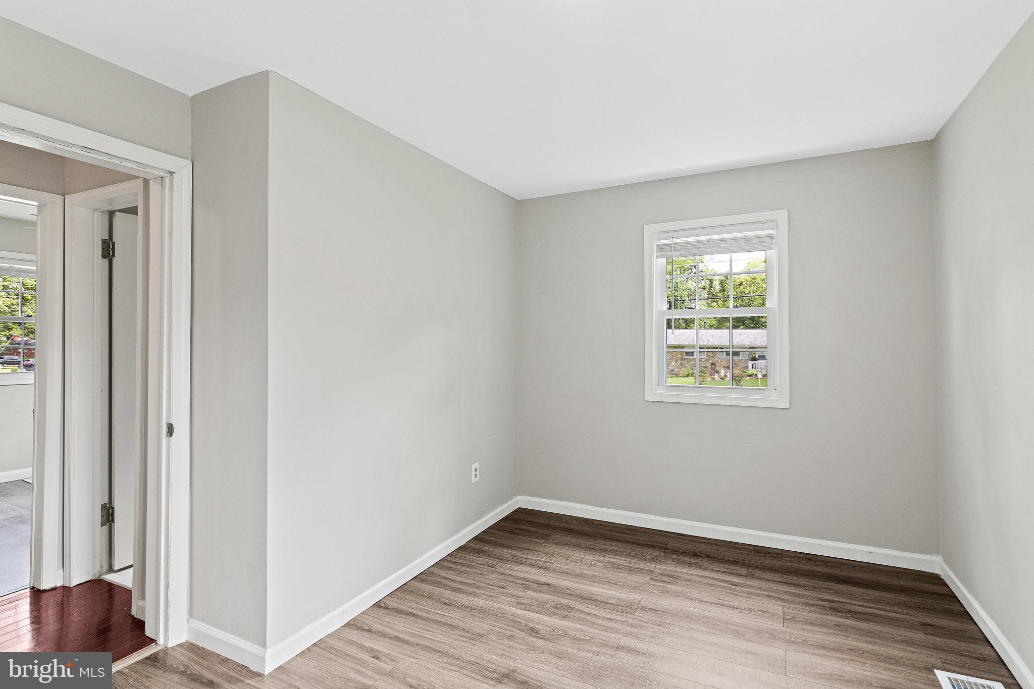 YORKSHIRE VILLAGE - Residential