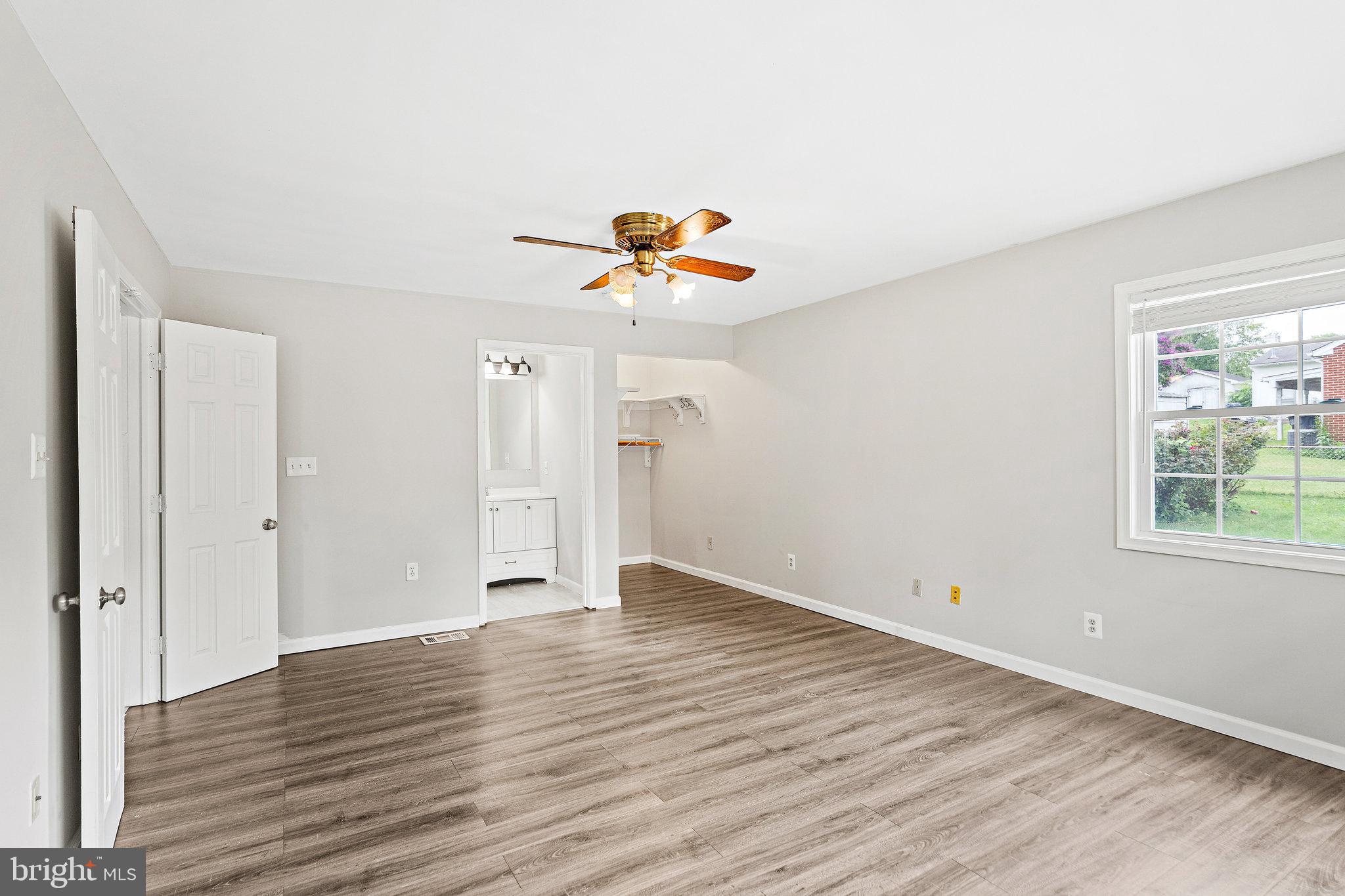 YORKSHIRE VILLAGE - Residential