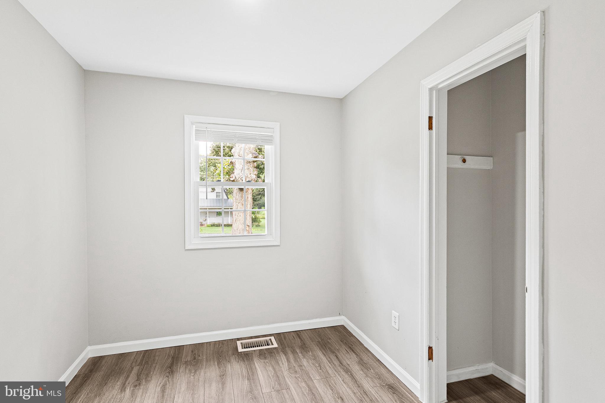 YORKSHIRE VILLAGE - Residential