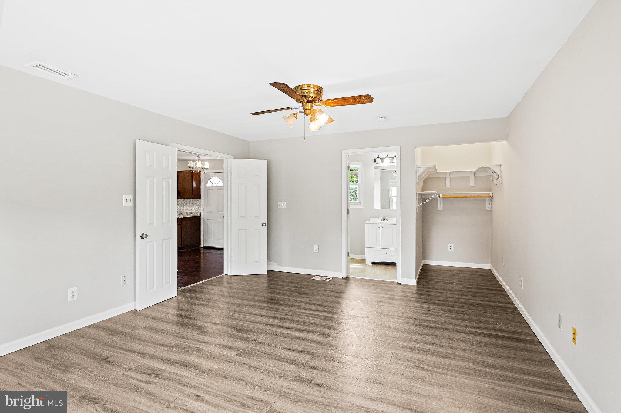 YORKSHIRE VILLAGE - Residential