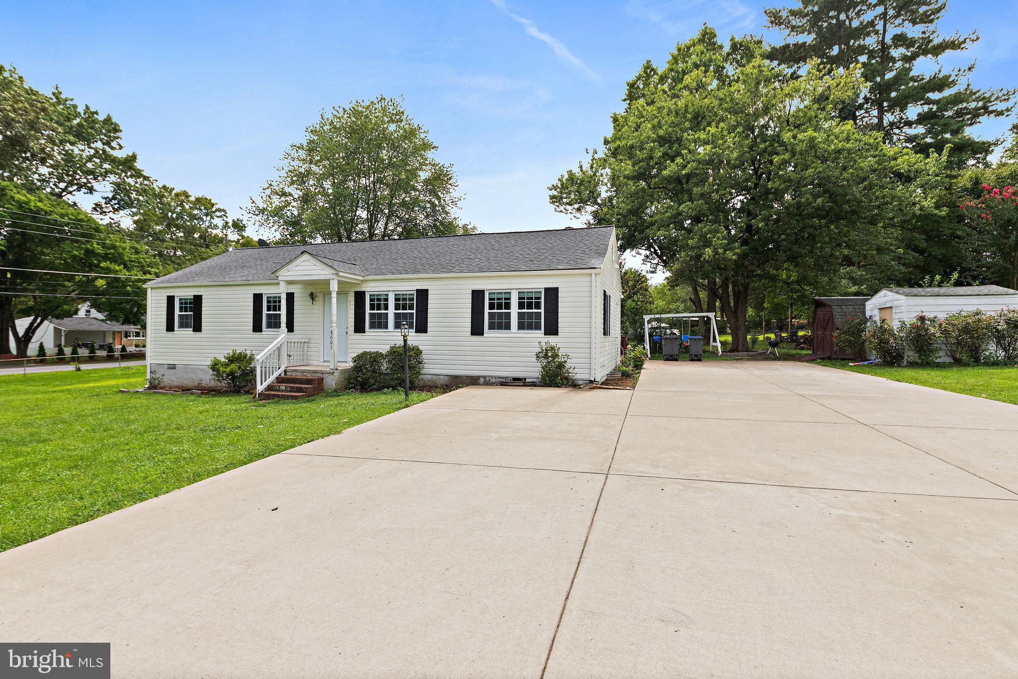 YORKSHIRE VILLAGE - Residential