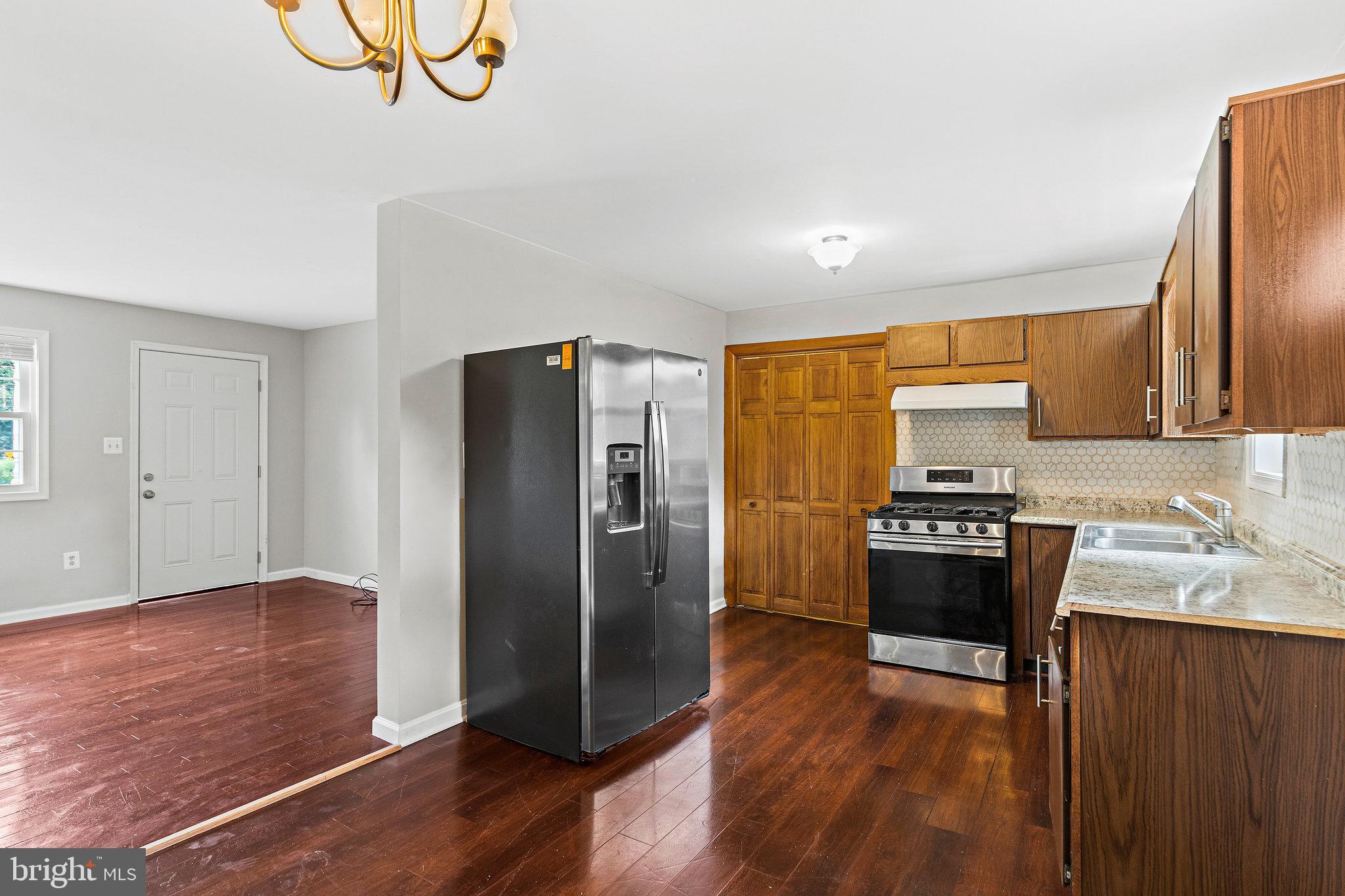 YORKSHIRE VILLAGE - Residential