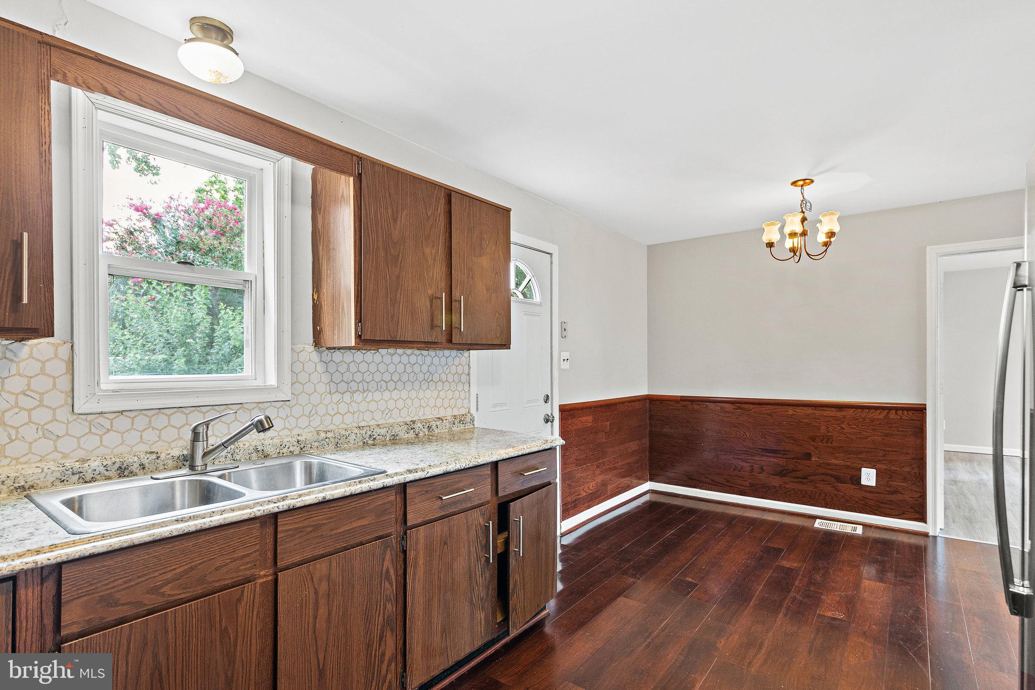 YORKSHIRE VILLAGE - Residential