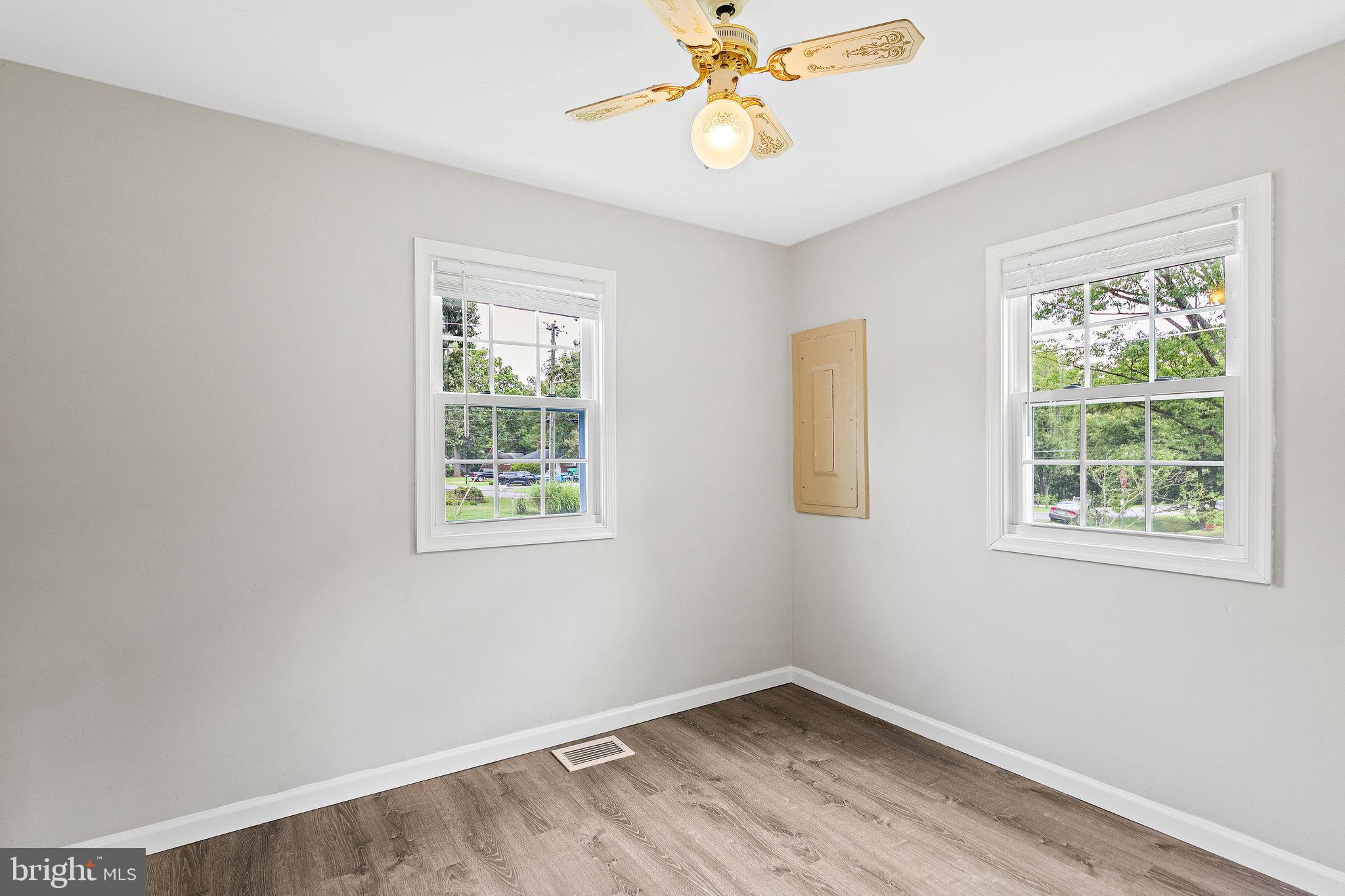 YORKSHIRE VILLAGE - Residential