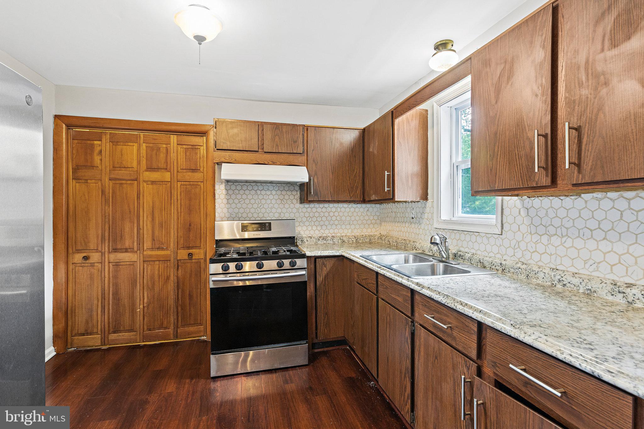 YORKSHIRE VILLAGE - Residential