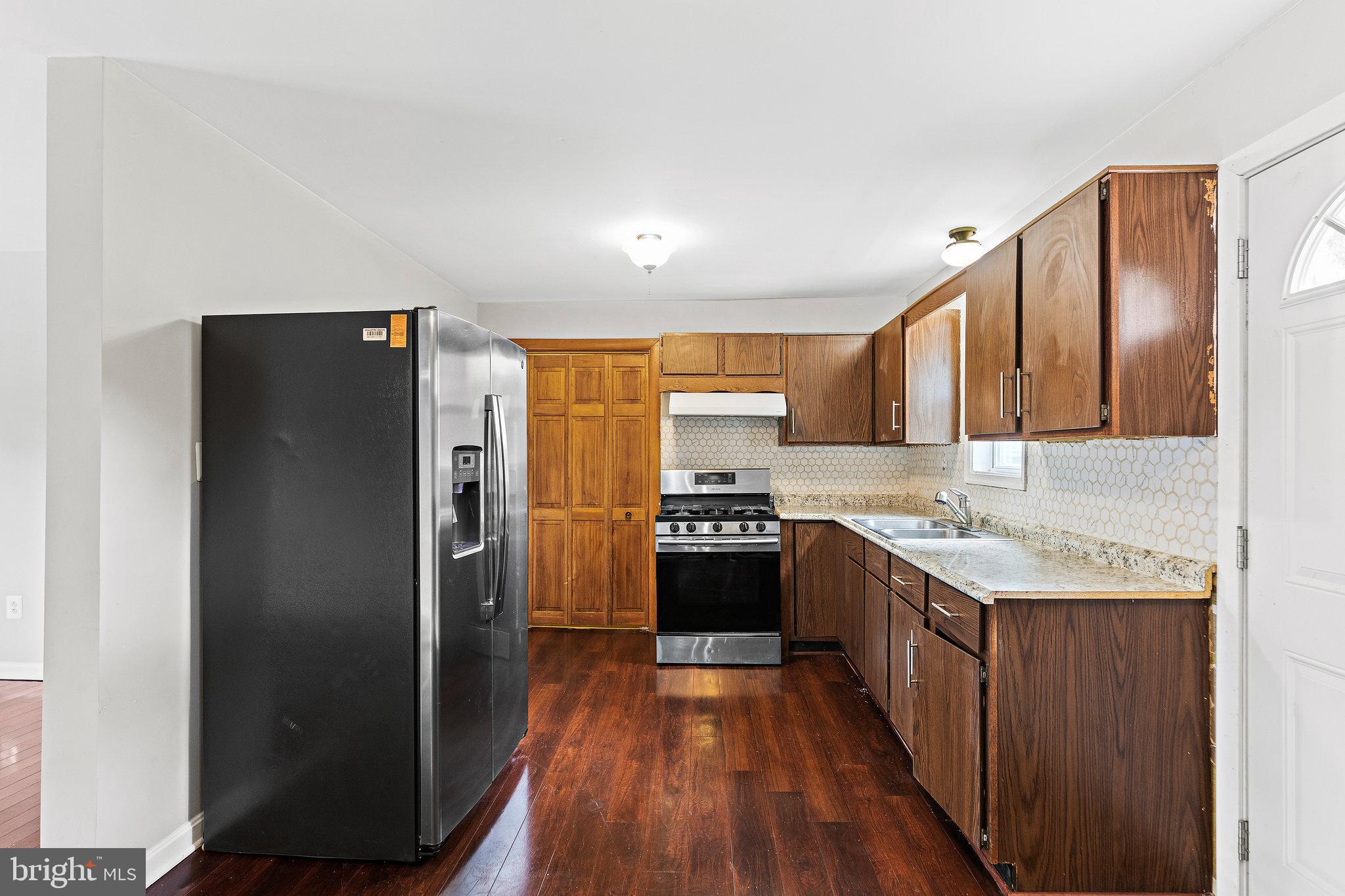 YORKSHIRE VILLAGE - Residential