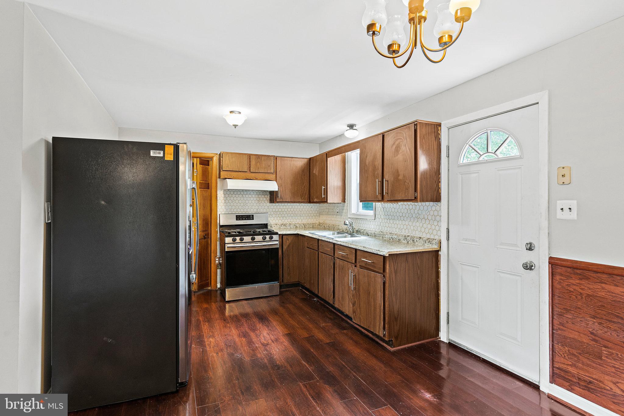 YORKSHIRE VILLAGE - Residential