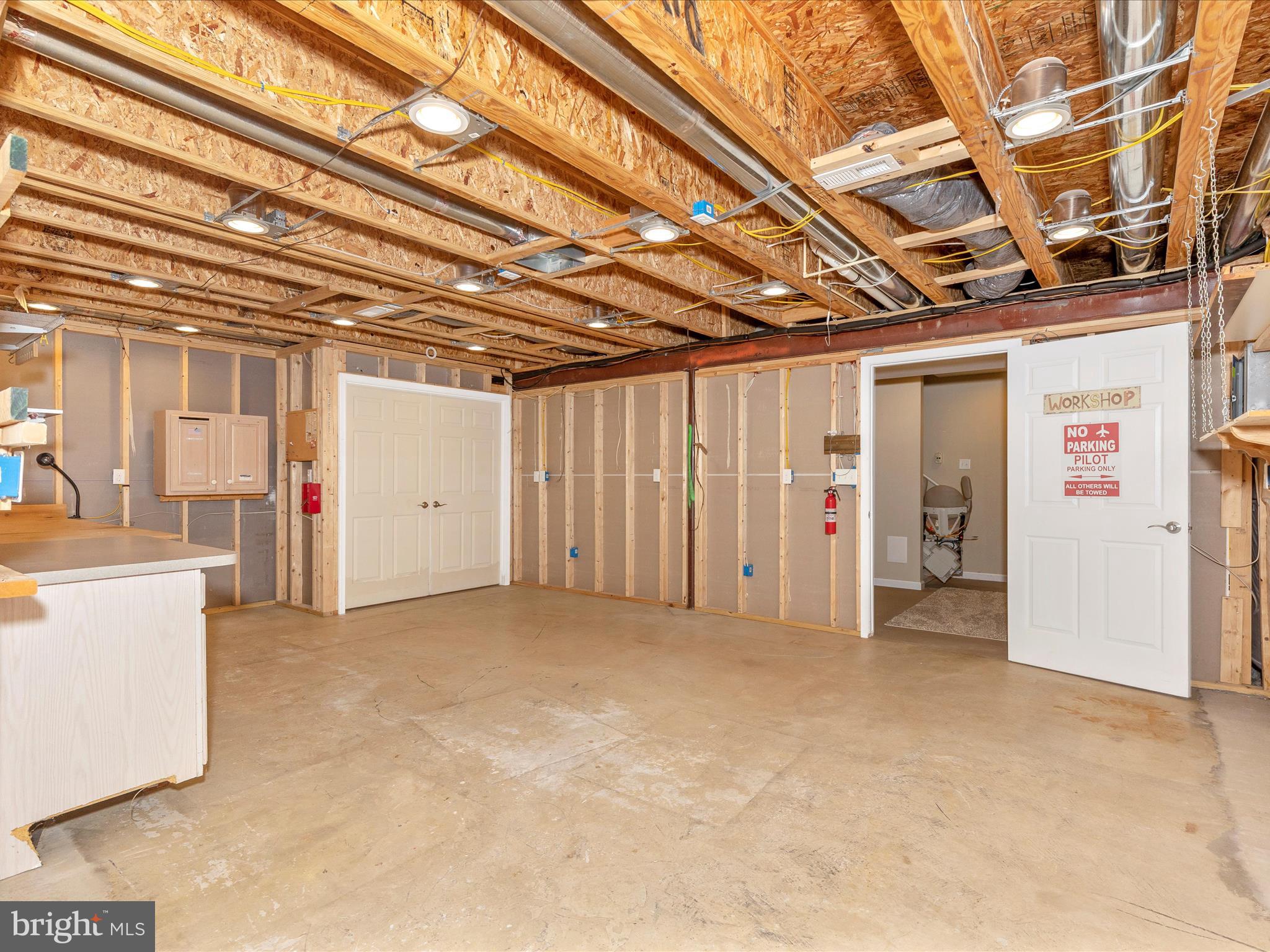 COLLEGIATE ACRES - Residential