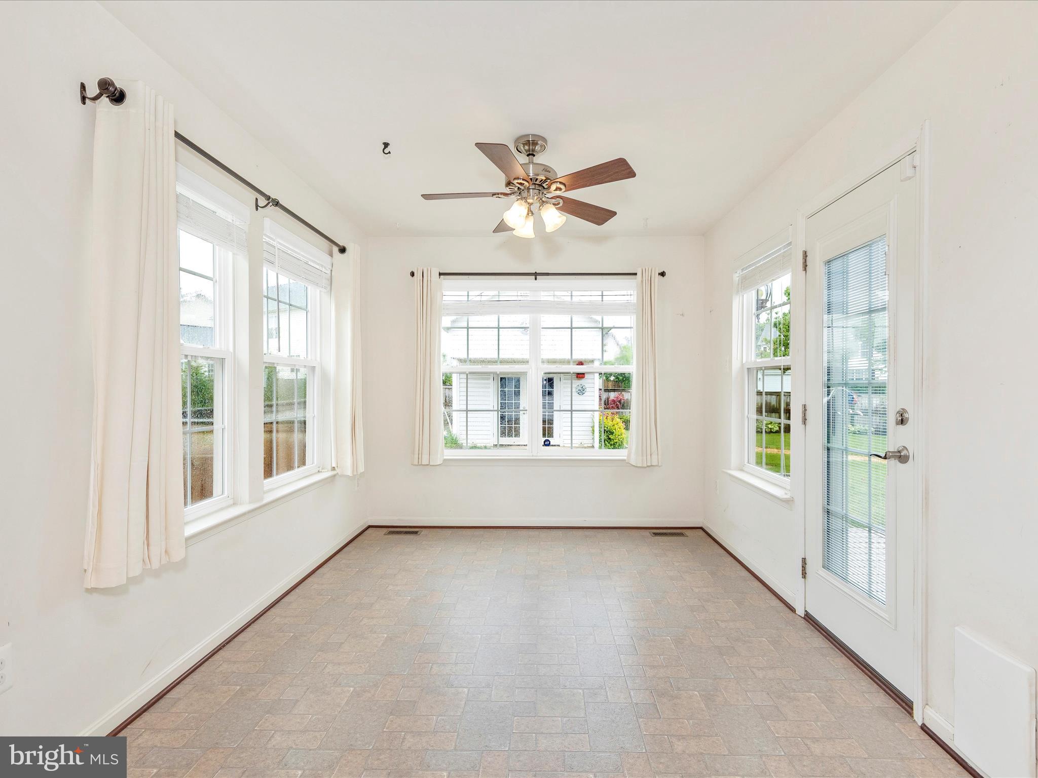 COLLEGIATE ACRES - Residential