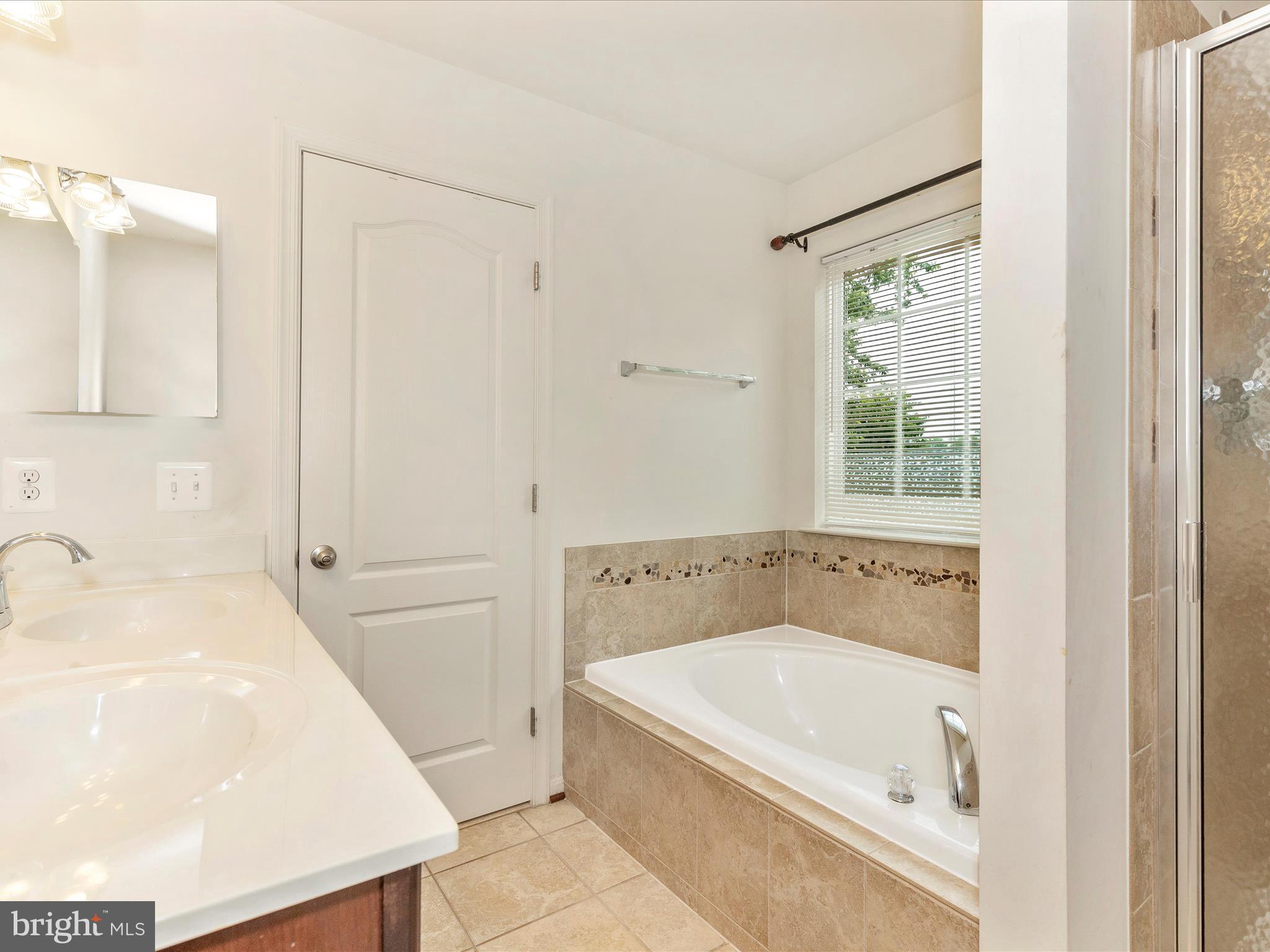 COLLEGIATE ACRES - Residential