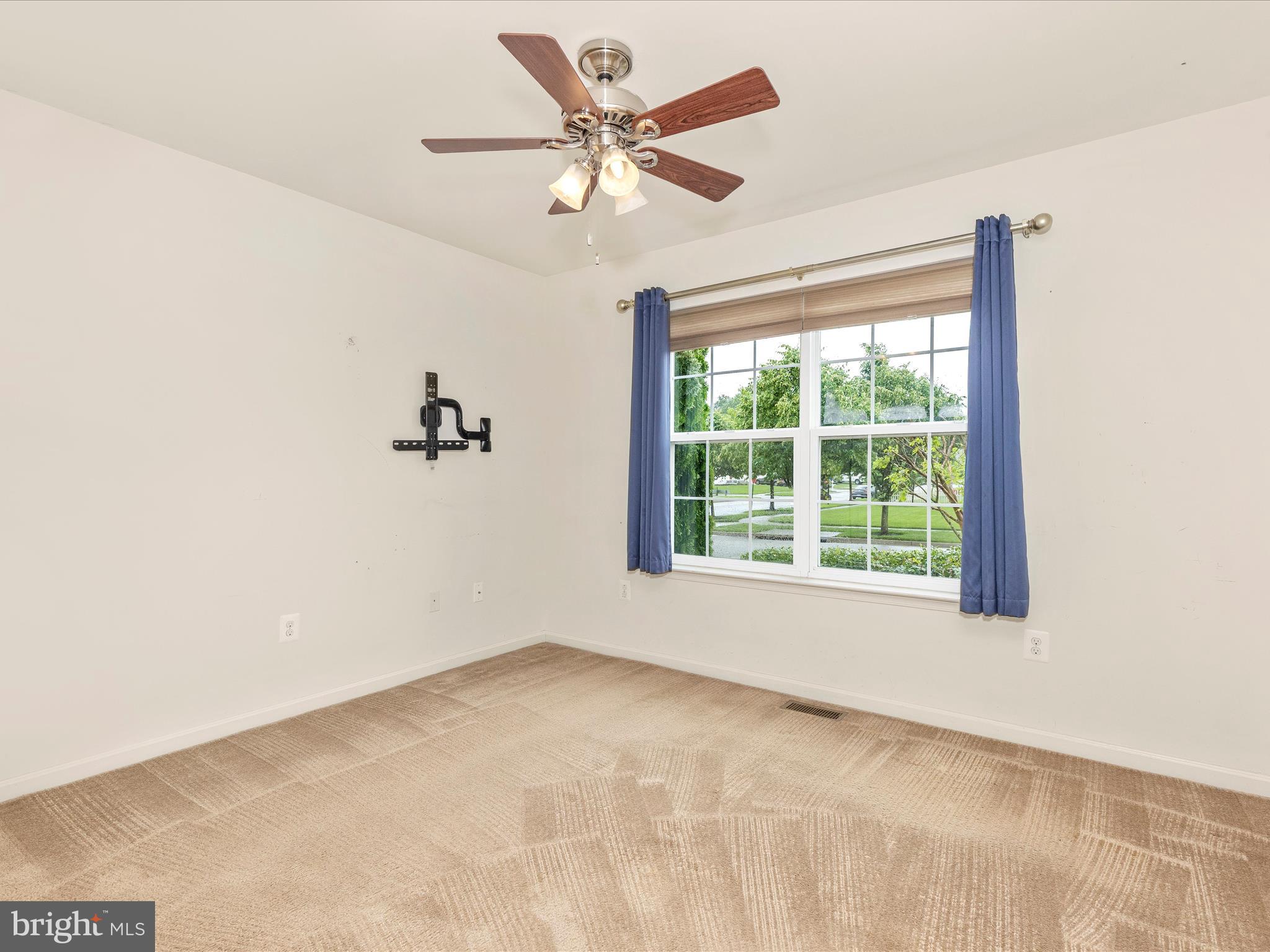 COLLEGIATE ACRES - Residential