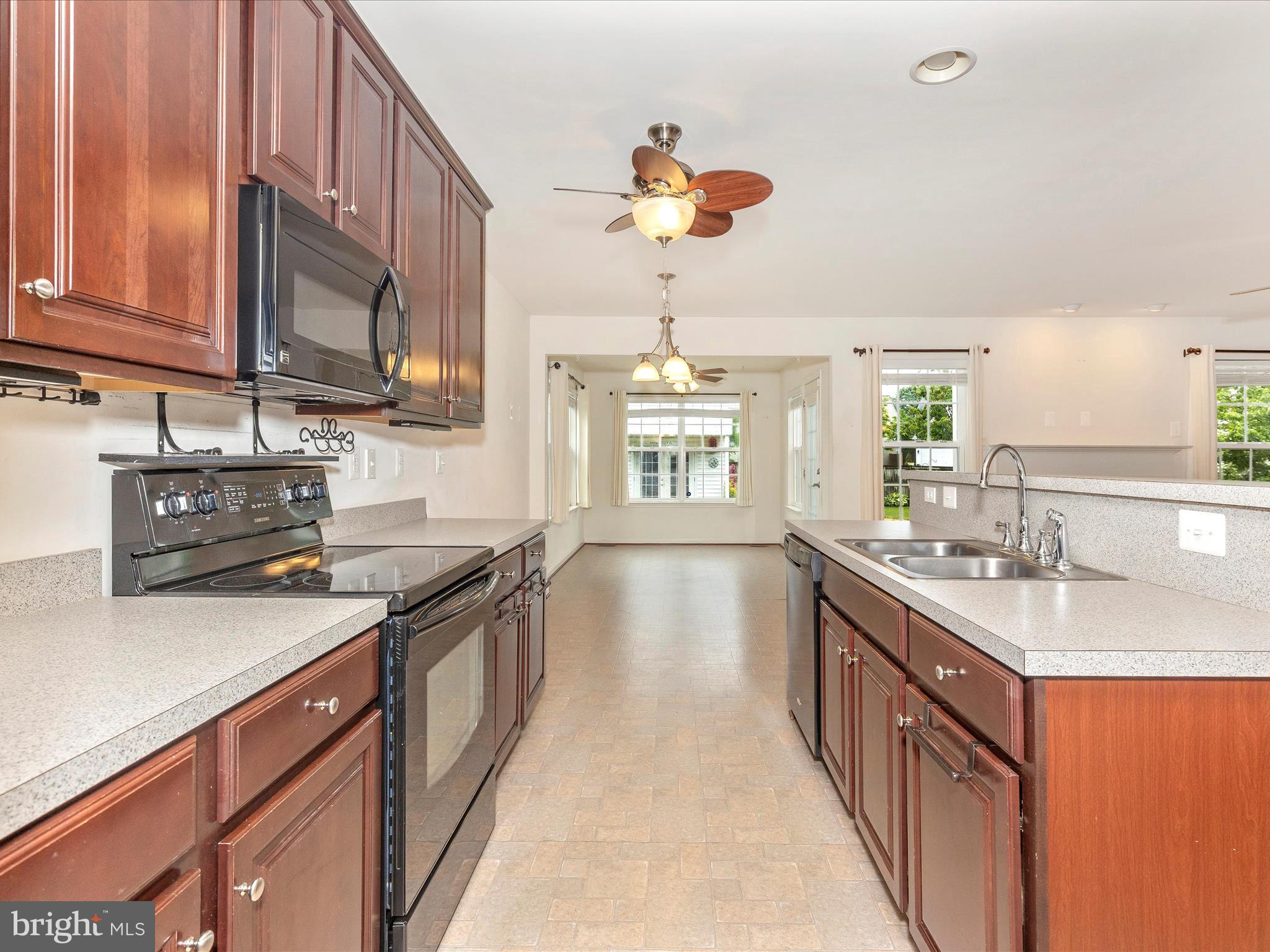 COLLEGIATE ACRES - Residential