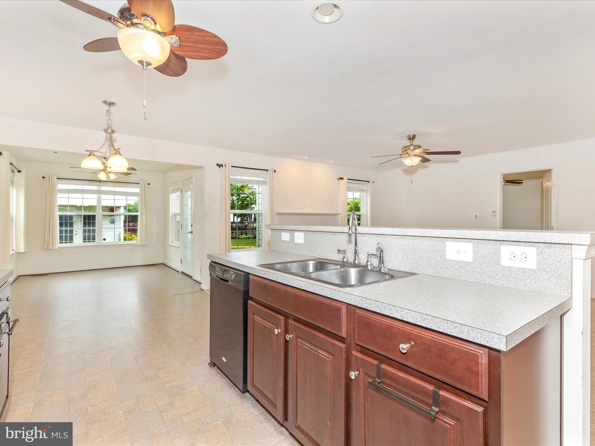 COLLEGIATE ACRES - Residential