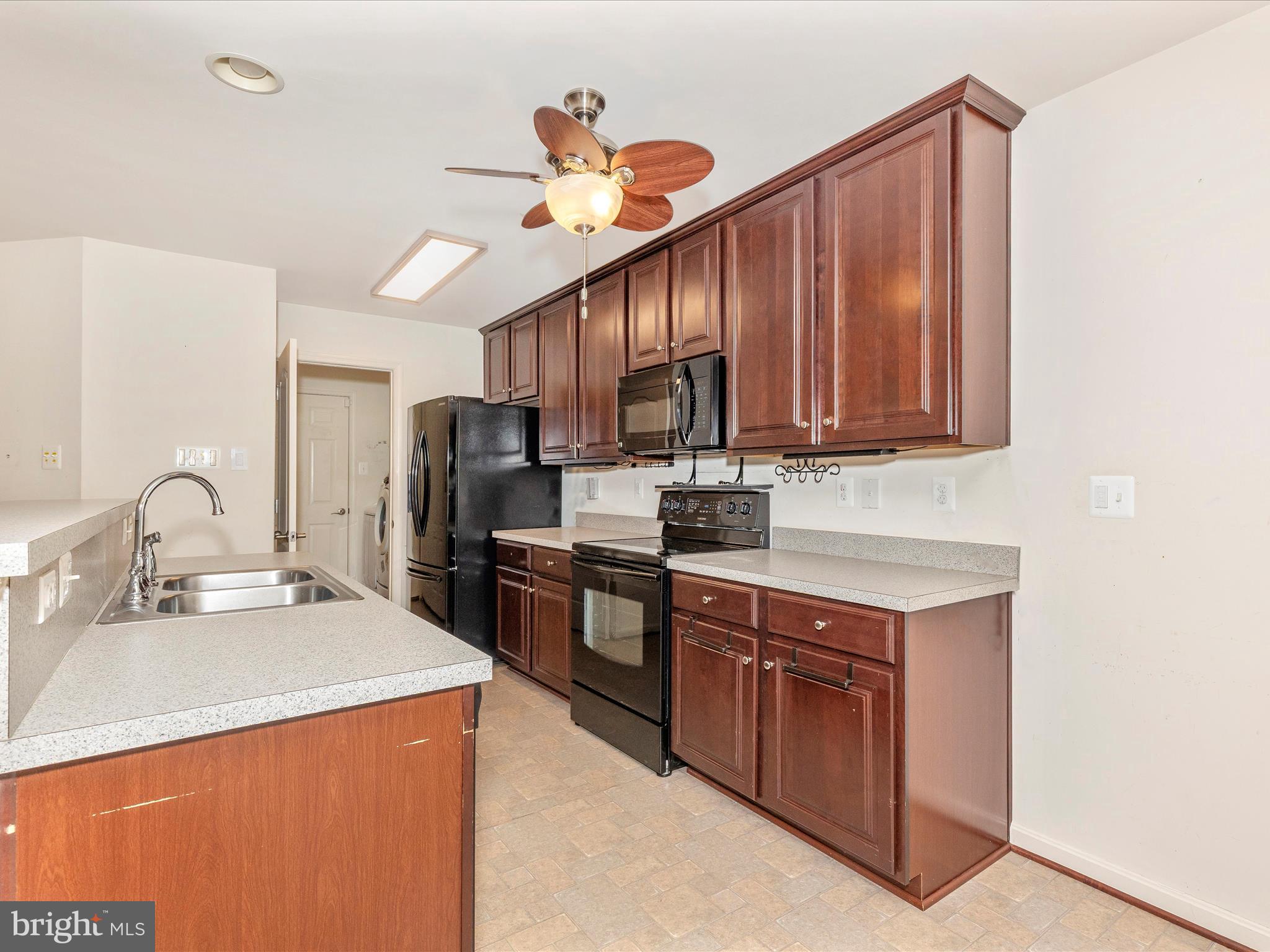 COLLEGIATE ACRES - Residential