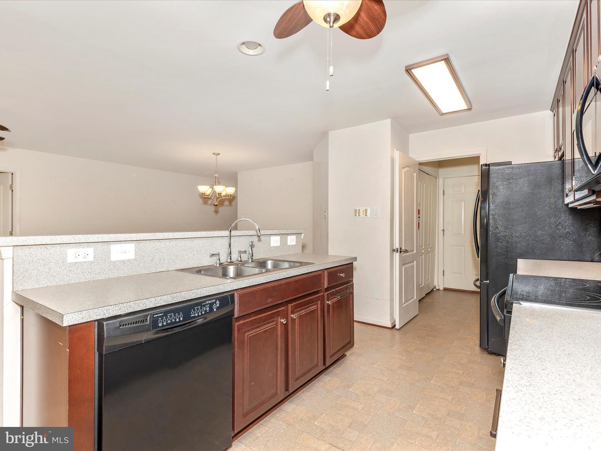 COLLEGIATE ACRES - Residential