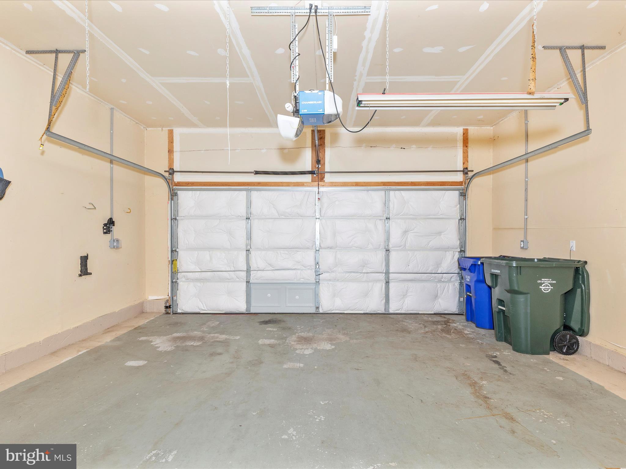 COLLEGIATE ACRES - Residential