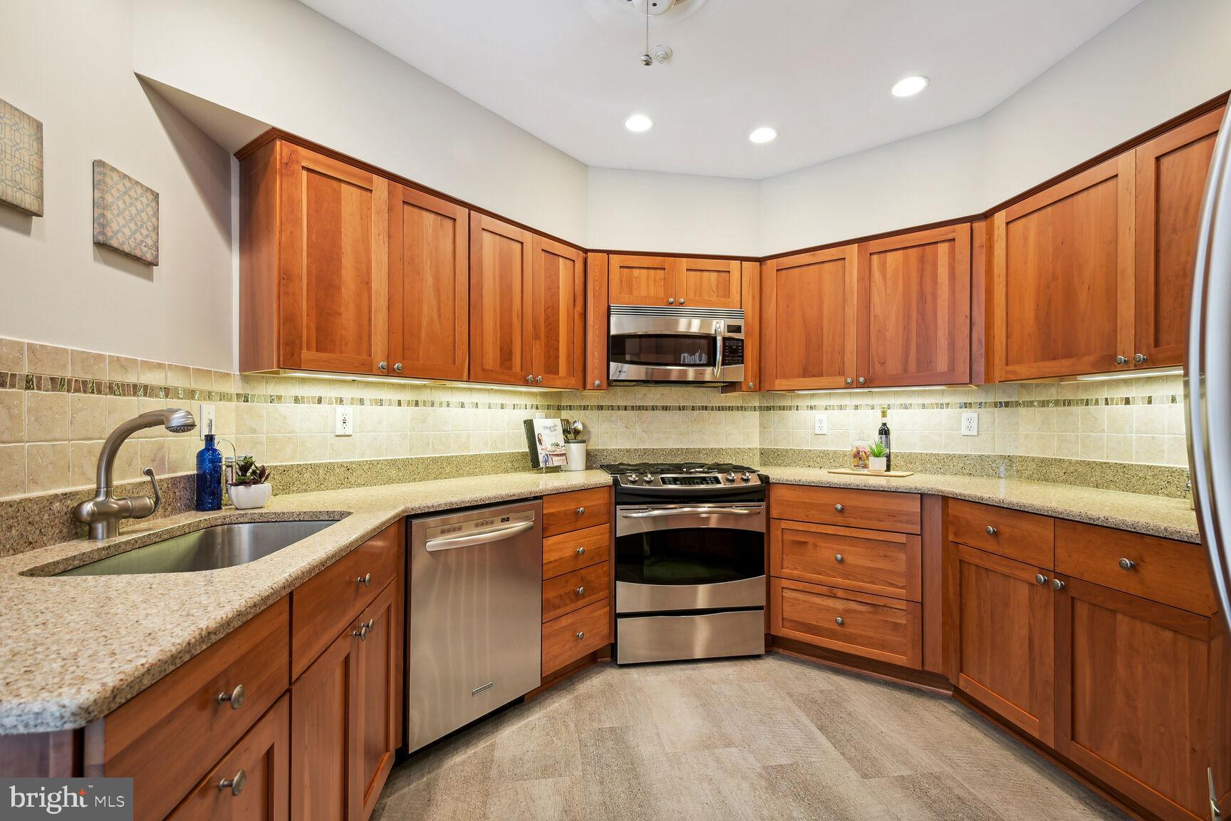 FALLSTONE - Residential