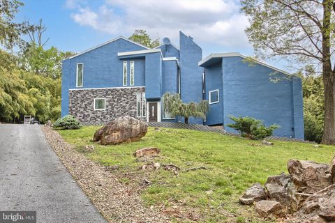 1813 HOLLY DRIVE HARRISBURG PA 17110