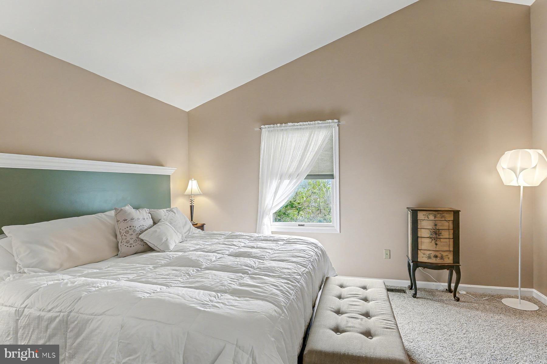 HIDDEN LAKE - Residential