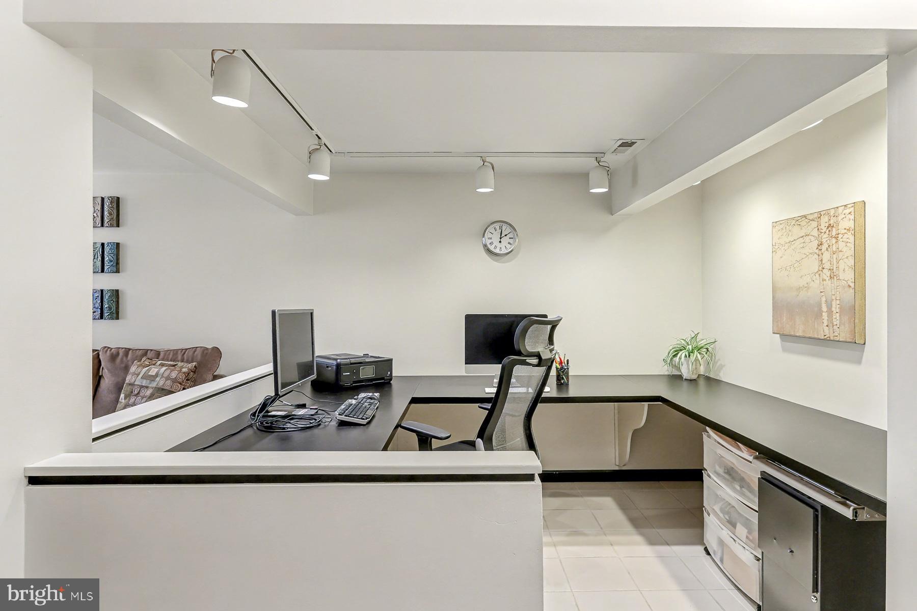 HIDDEN LAKE - Residential