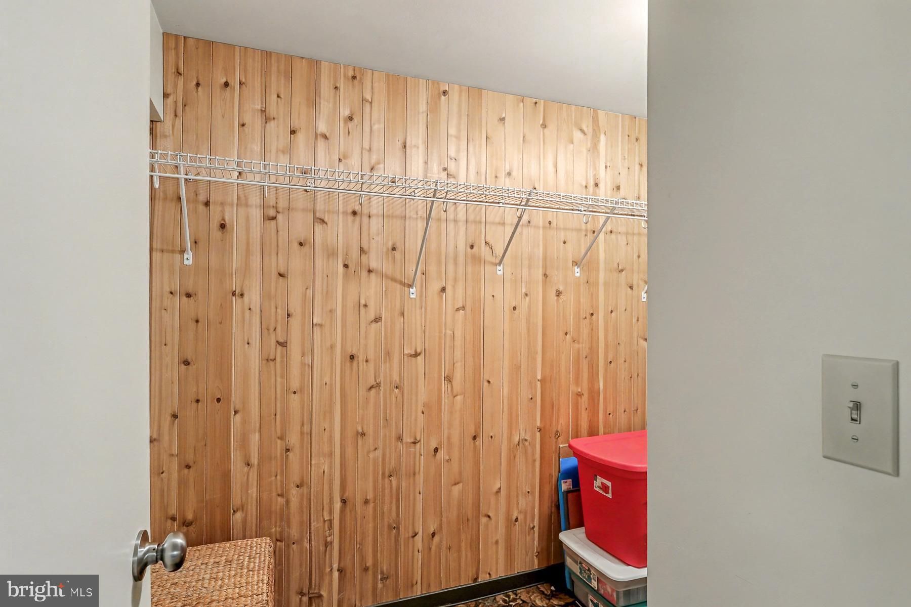 HIDDEN LAKE - Residential