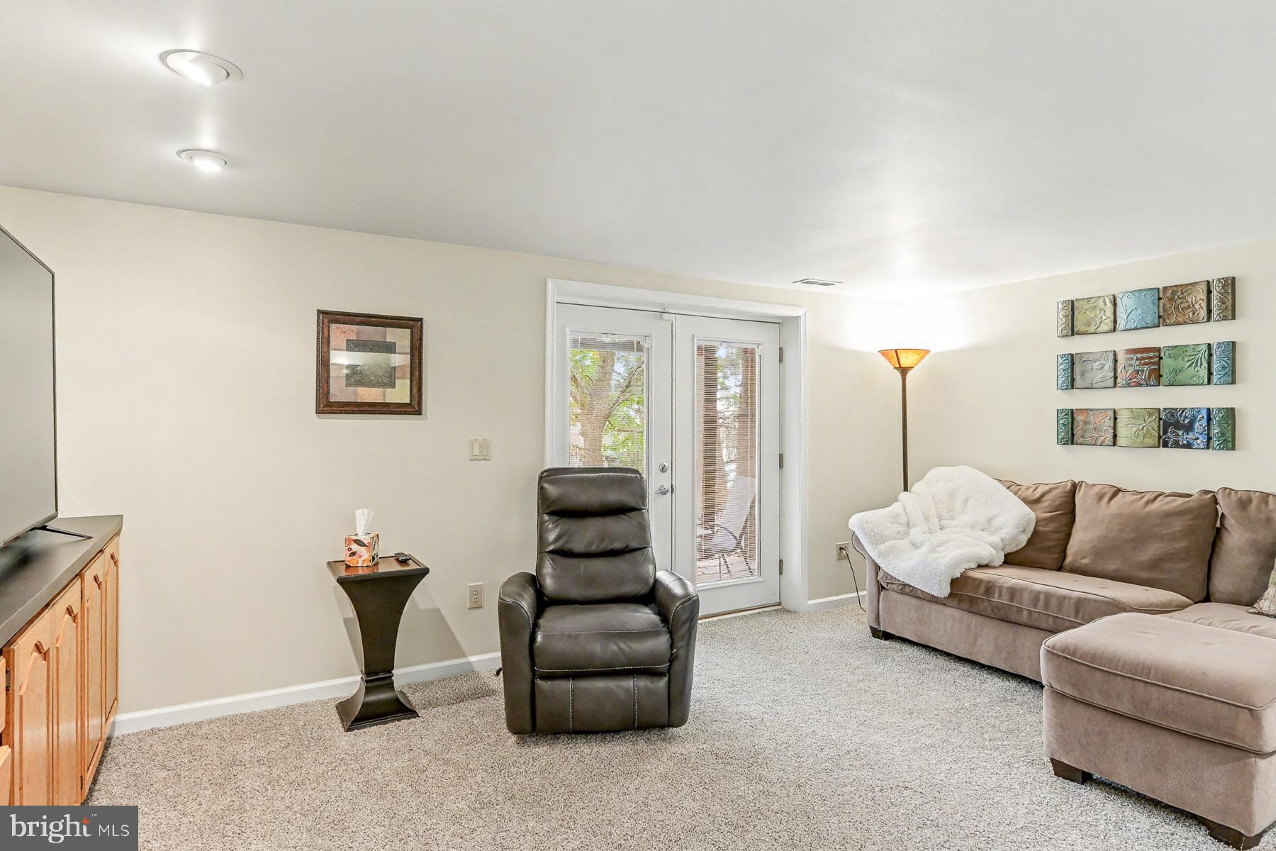 HIDDEN LAKE - Residential