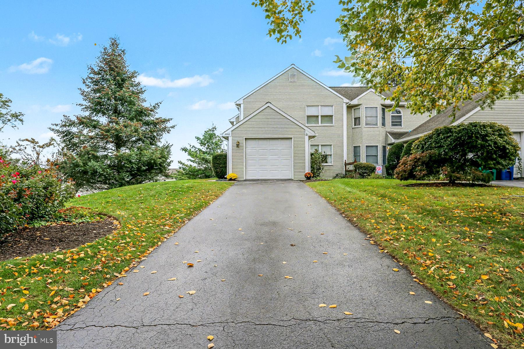 HIDDEN LAKE - Residential