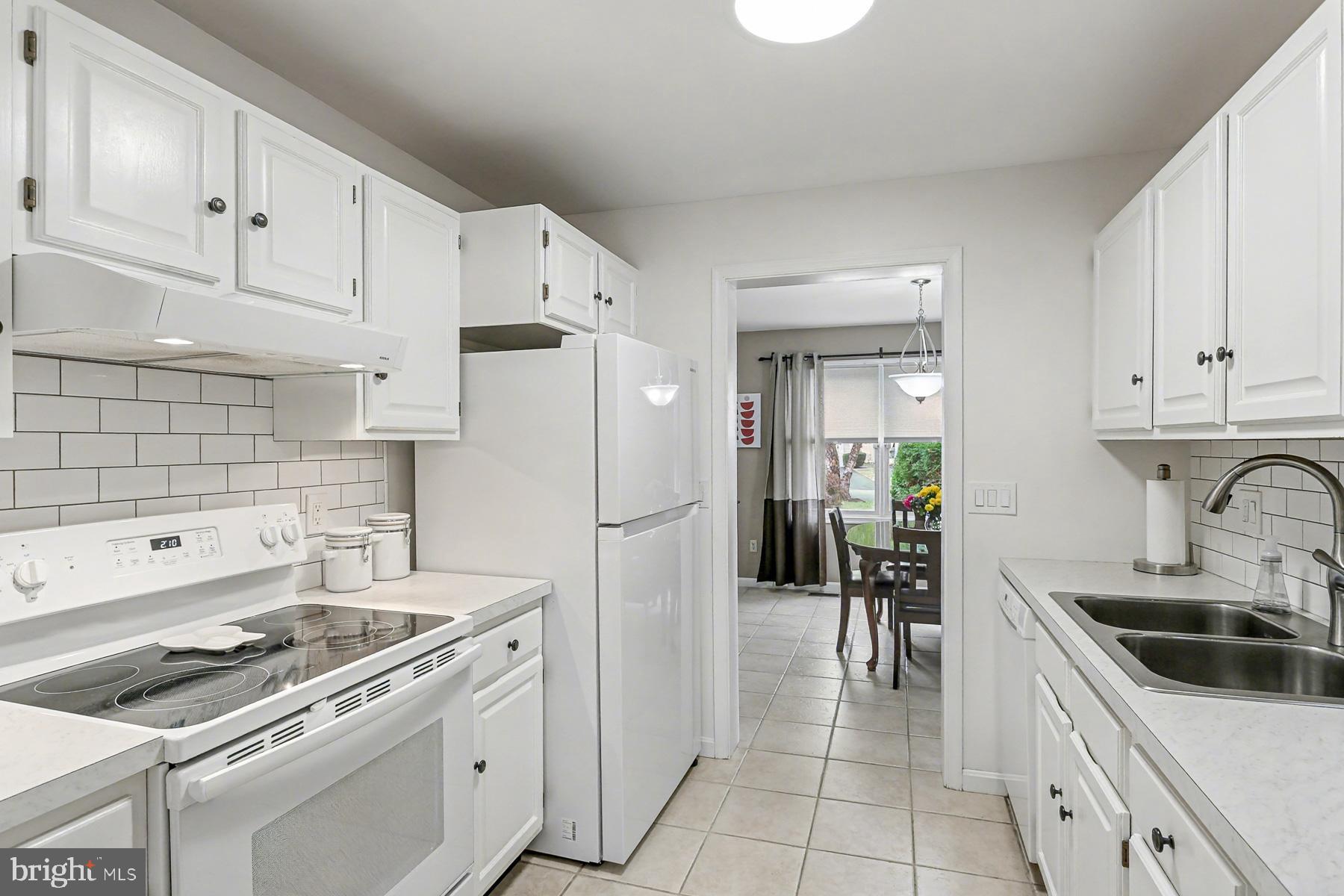 HIDDEN LAKE - Residential