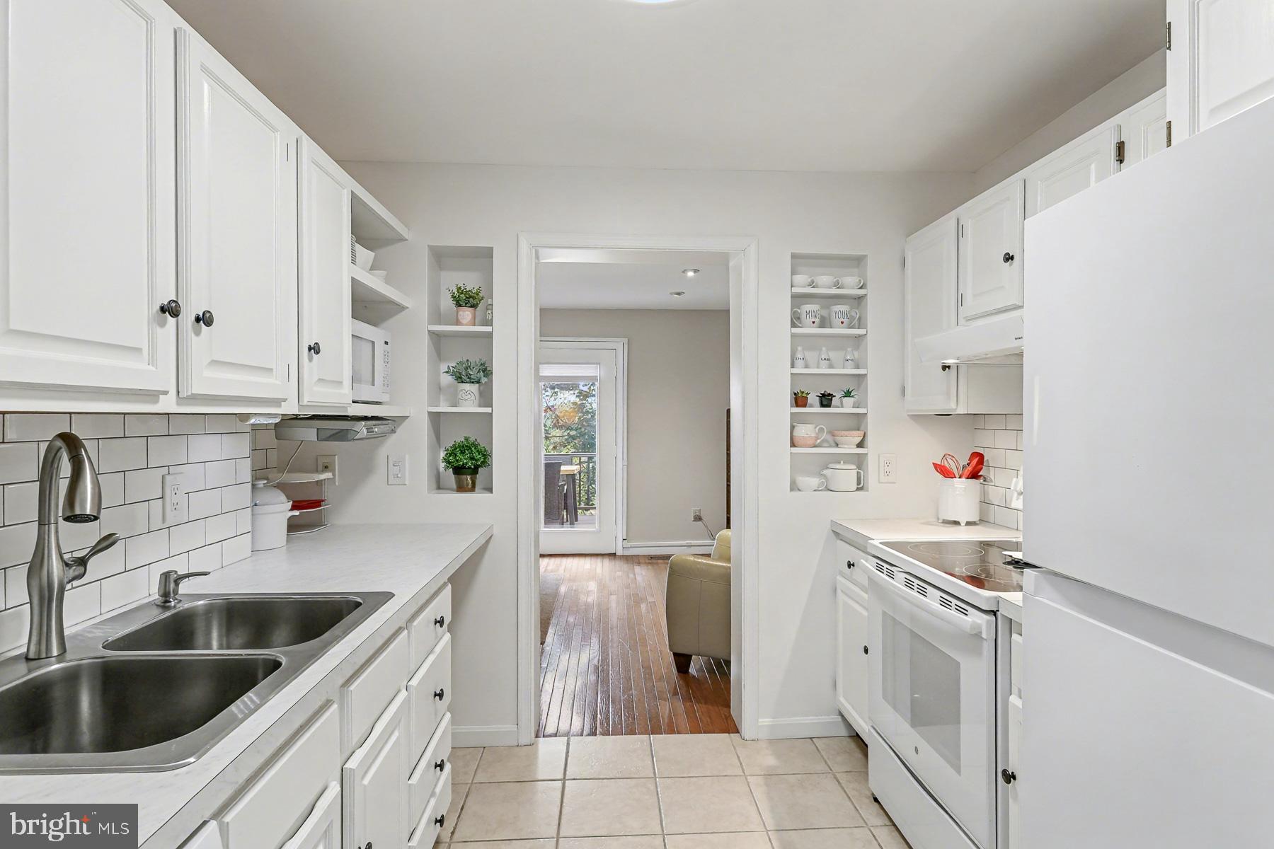 HIDDEN LAKE - Residential