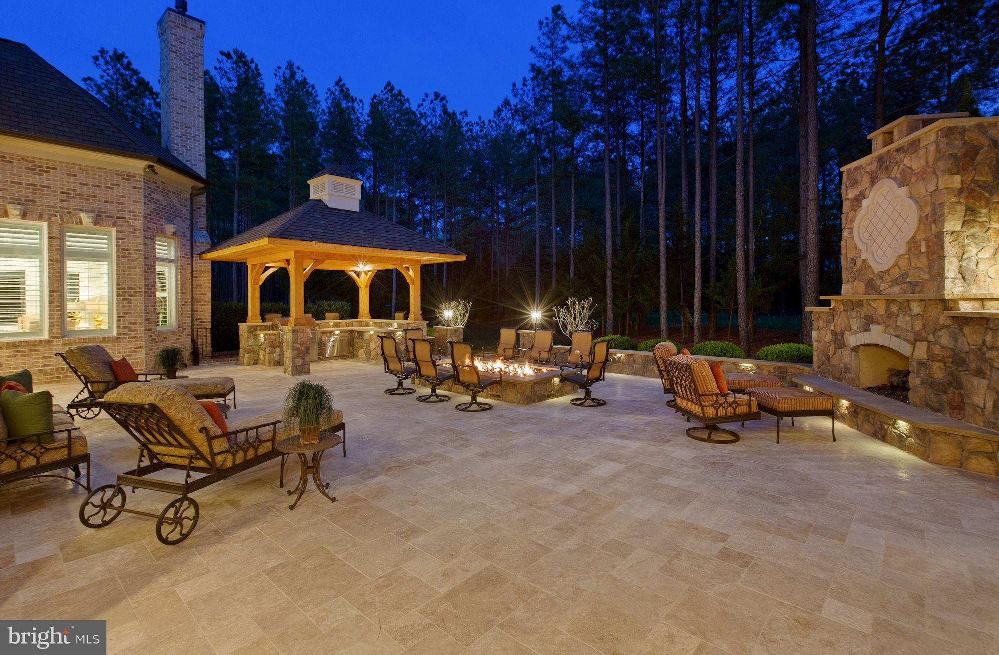 ESTATES @ CREIGHTON FARM - Residential