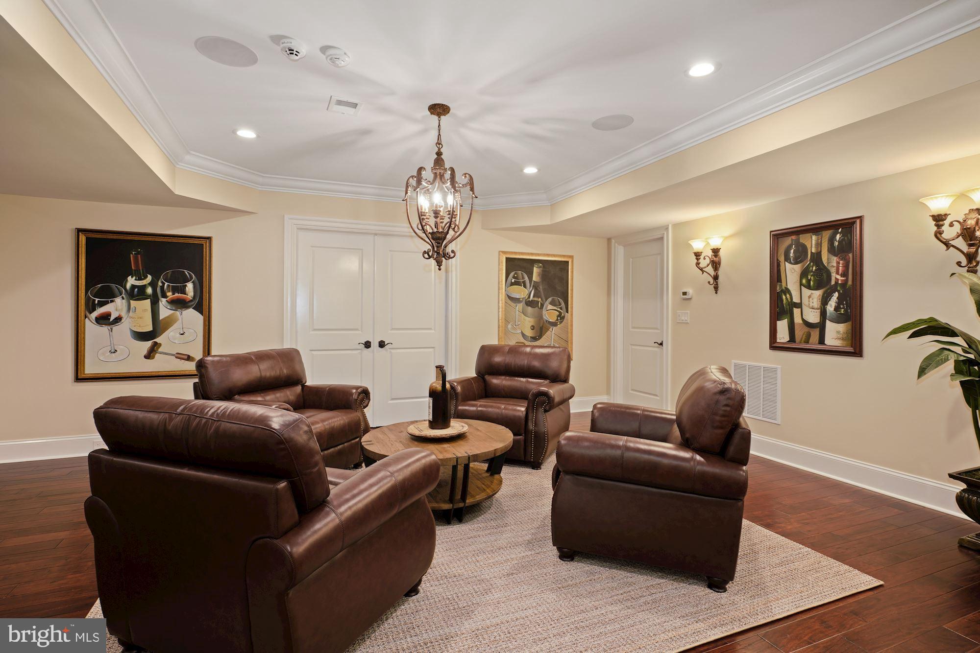 ESTATES @ CREIGHTON FARM - Residential