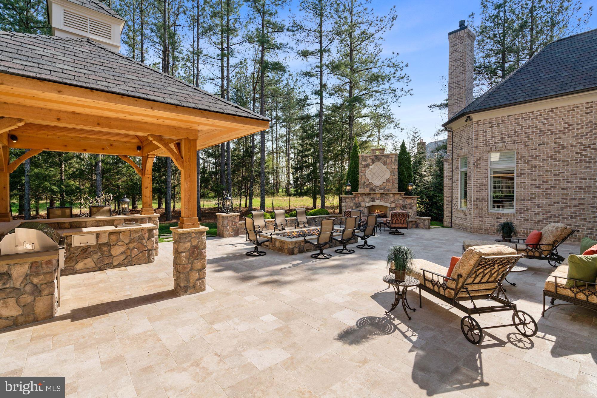 ESTATES @ CREIGHTON FARM - Residential