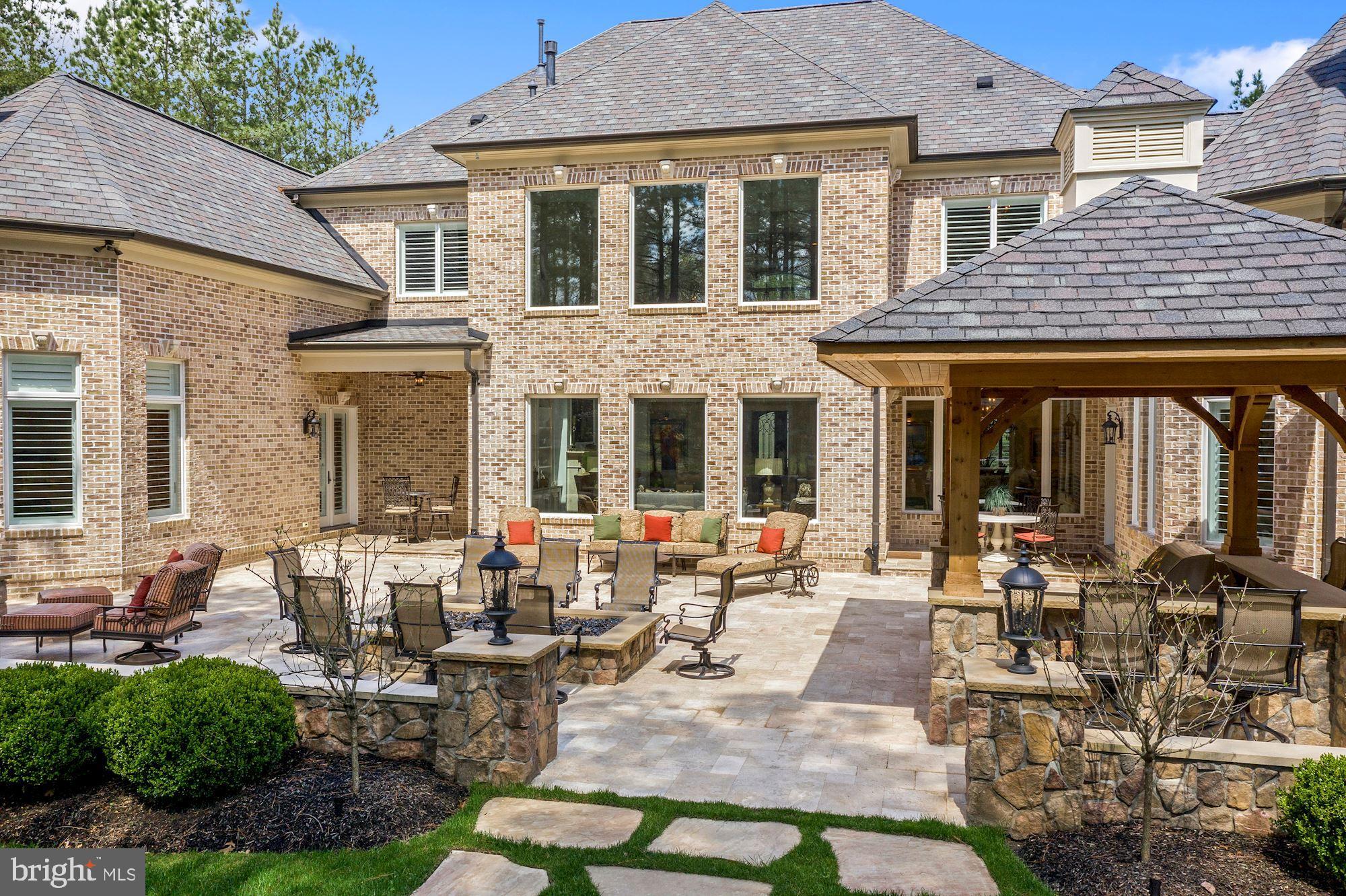 ESTATES @ CREIGHTON FARM - Residential