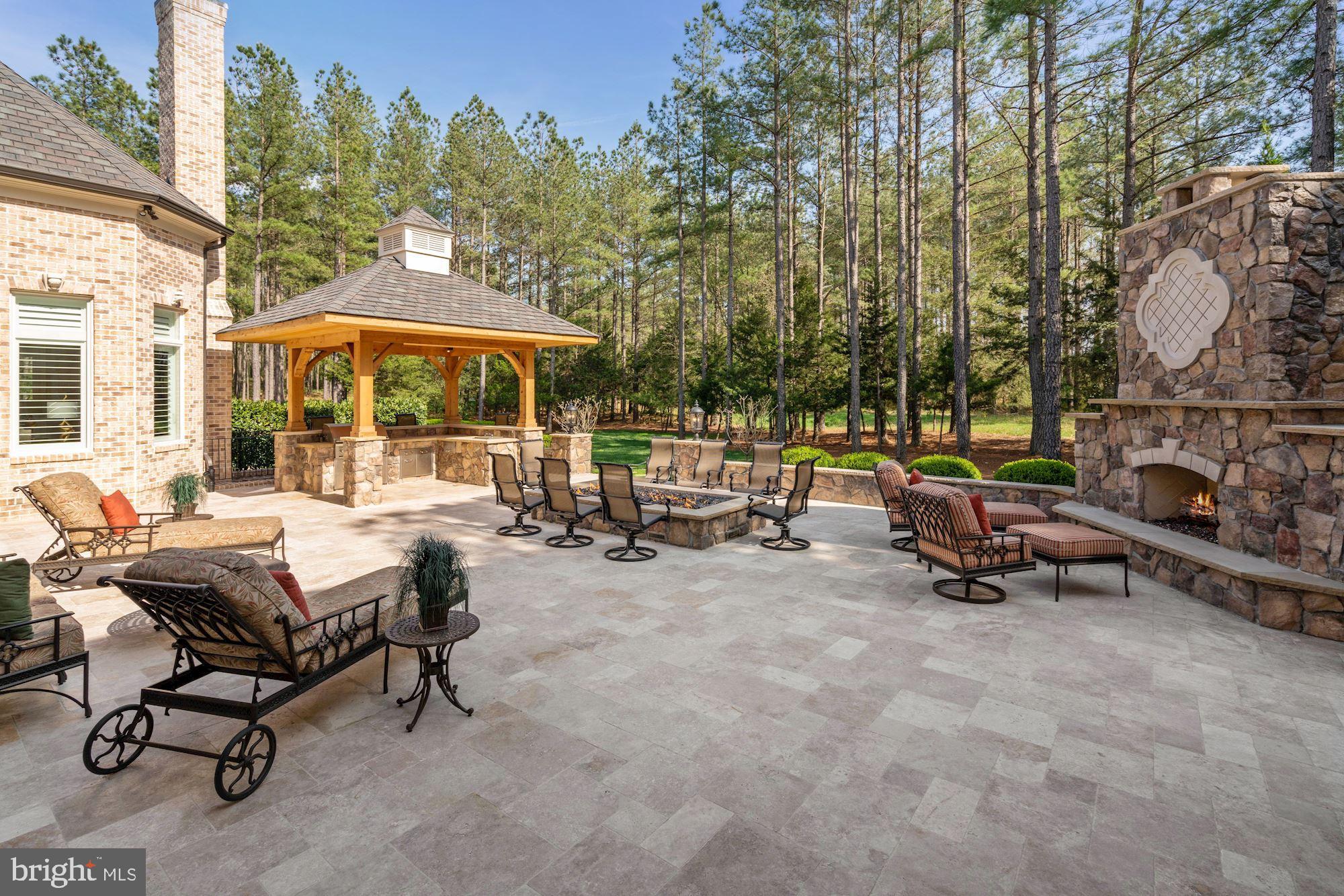 ESTATES @ CREIGHTON FARM - Residential