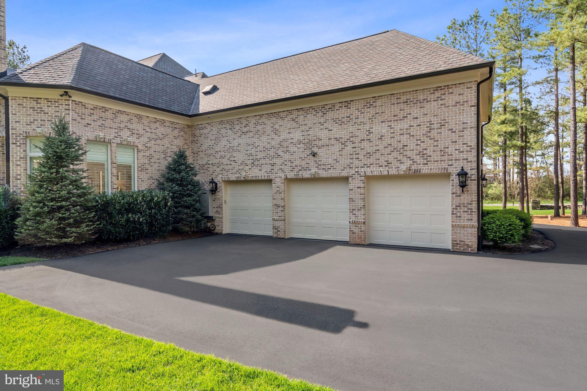 ESTATES @ CREIGHTON FARM - Residential