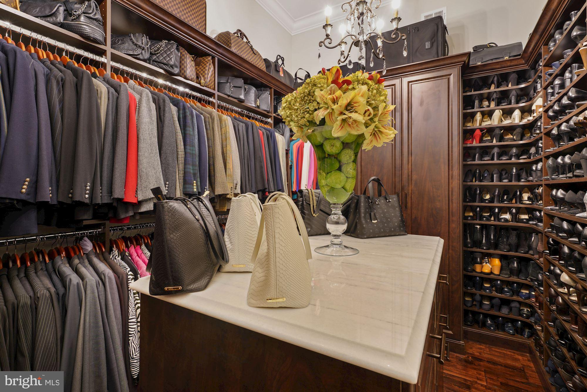 ESTATES @ CREIGHTON FARM - Residential