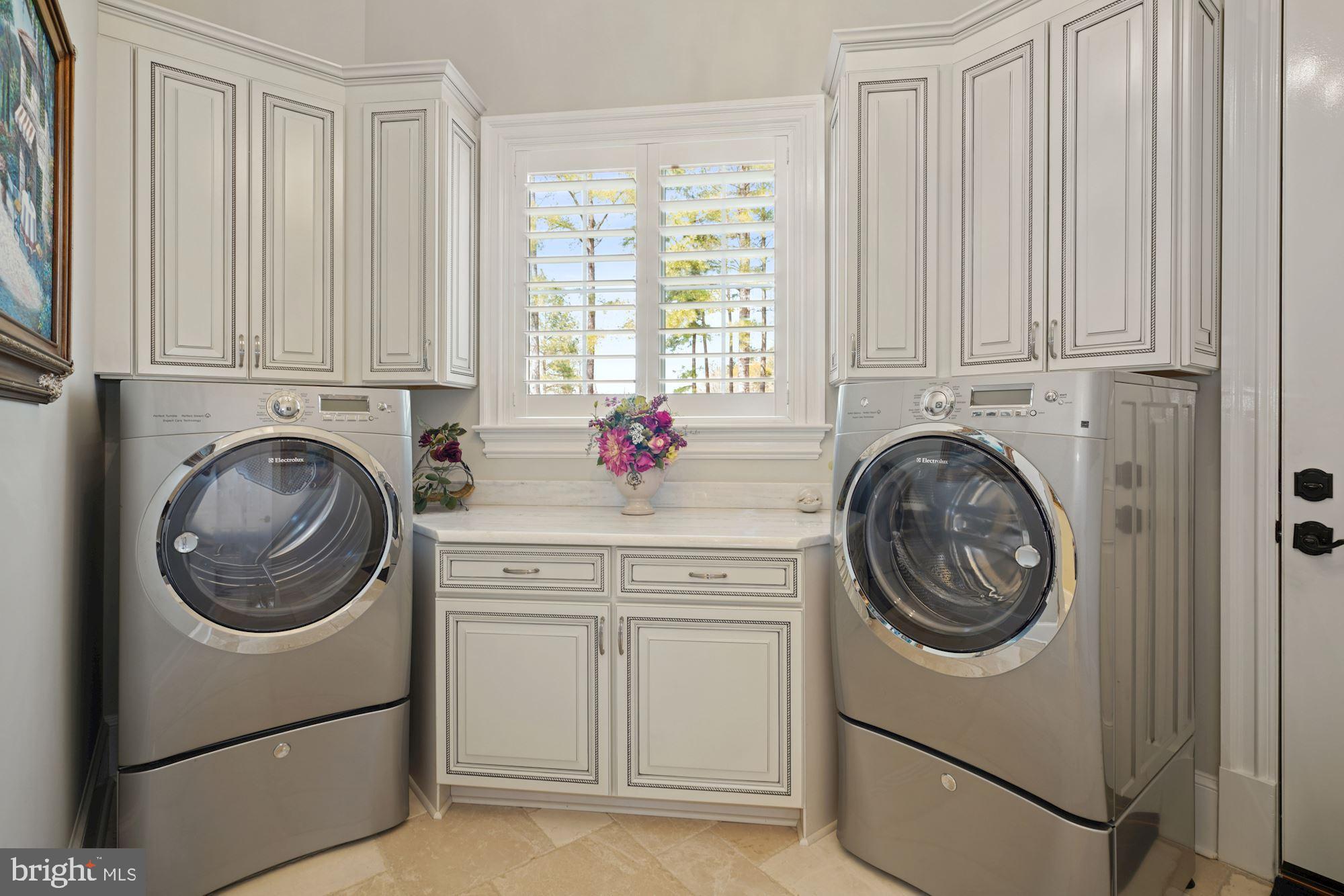 ESTATES @ CREIGHTON FARM - Residential