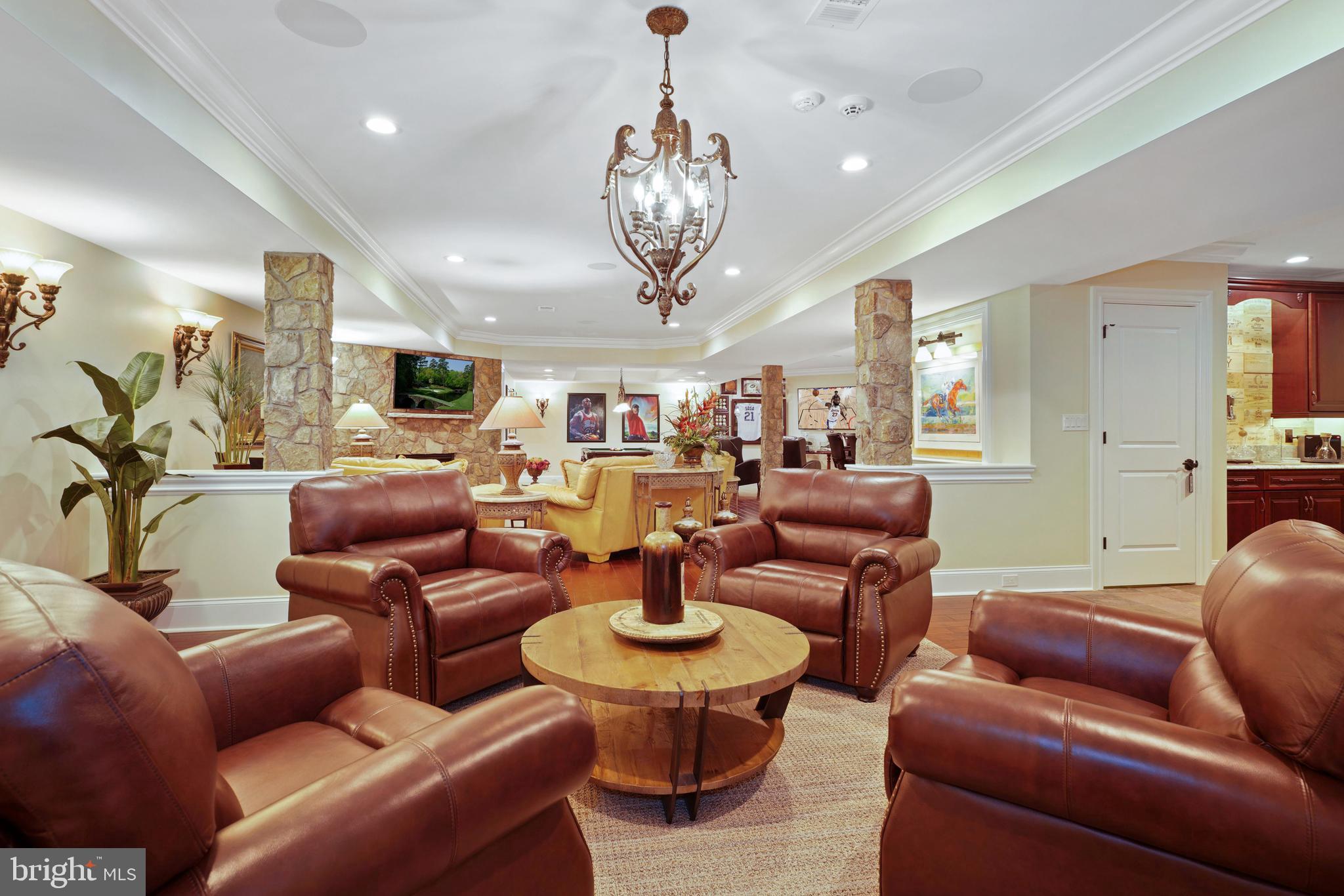 ESTATES @ CREIGHTON FARM - Residential