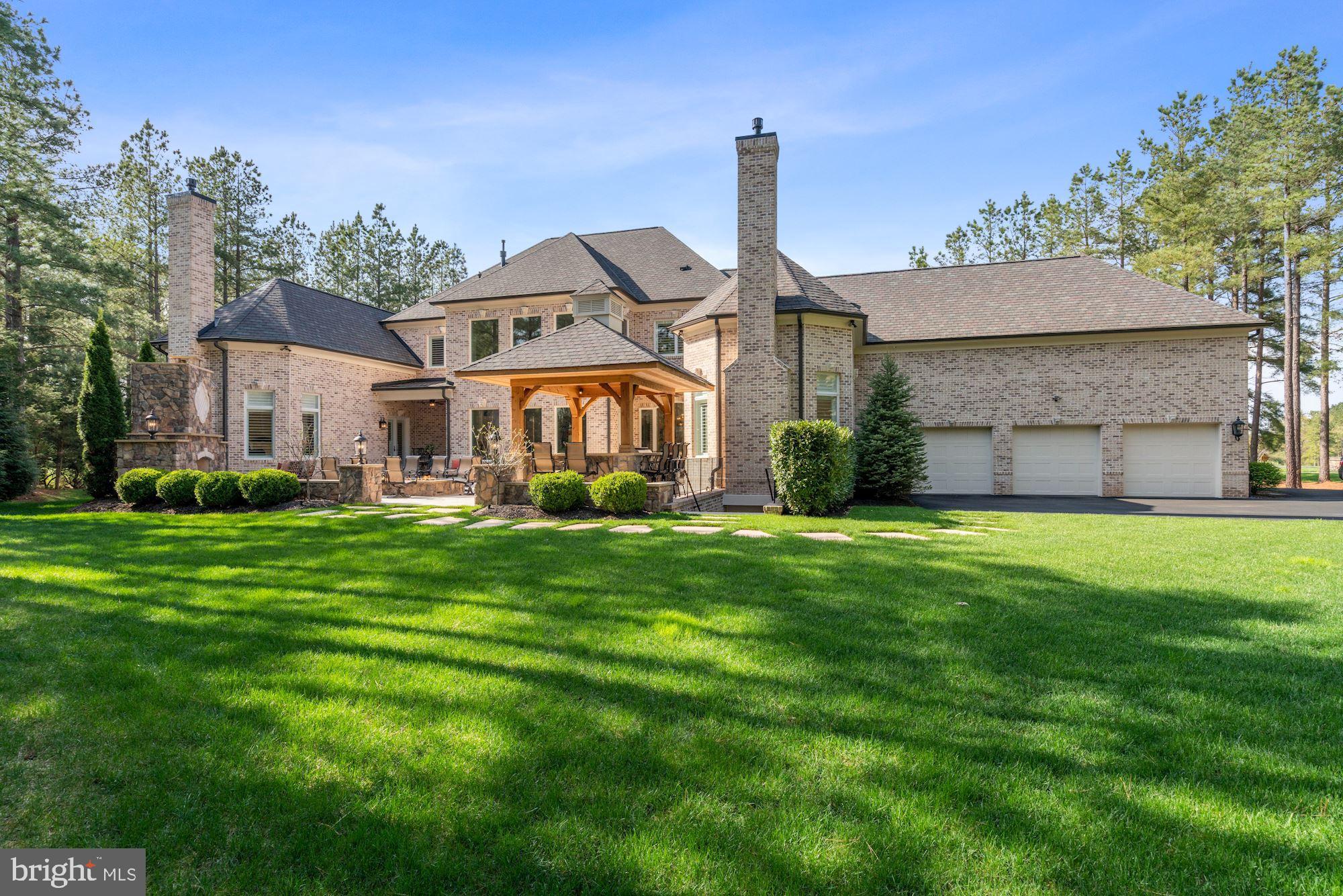 ESTATES @ CREIGHTON FARM - Residential