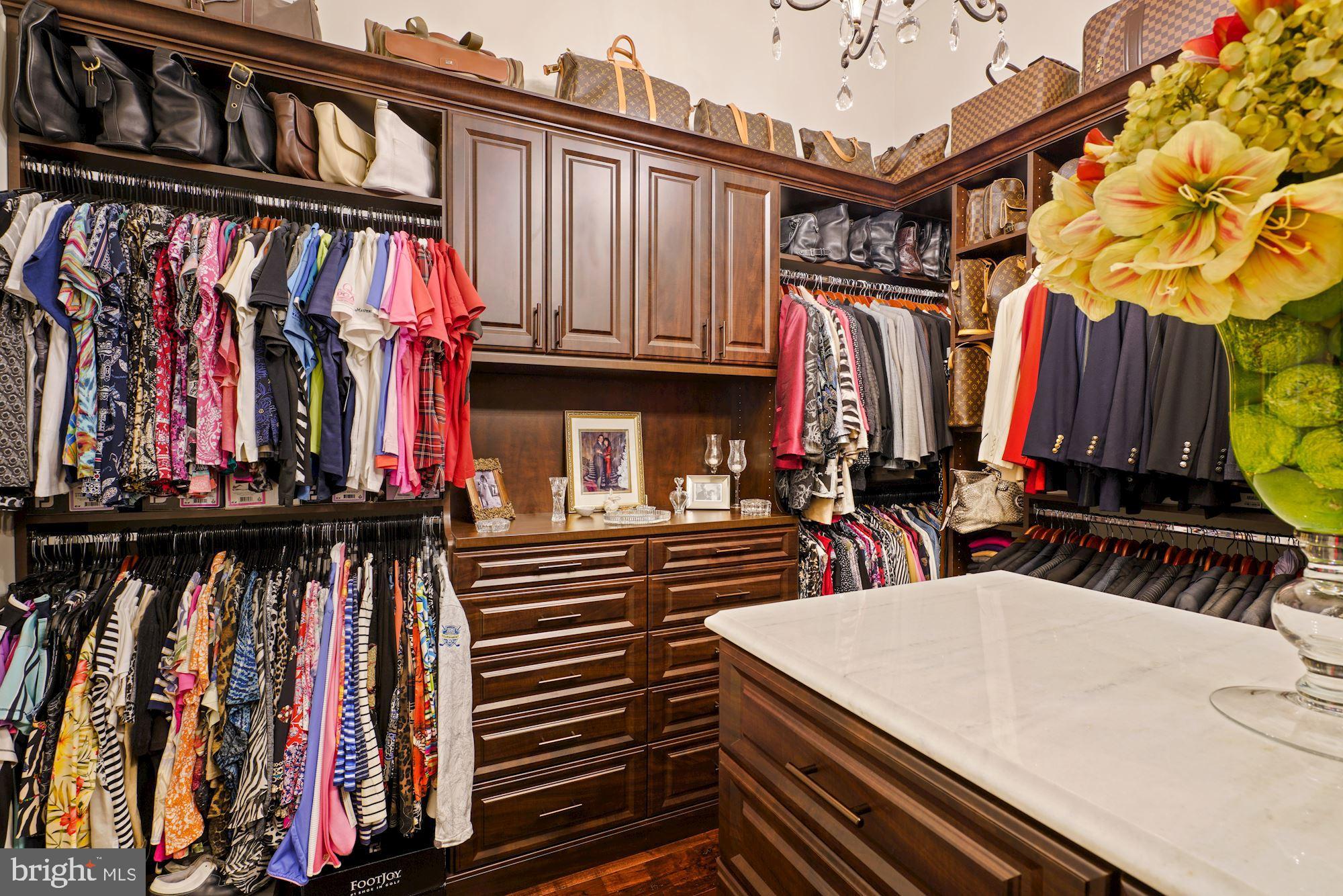 ESTATES @ CREIGHTON FARM - Residential