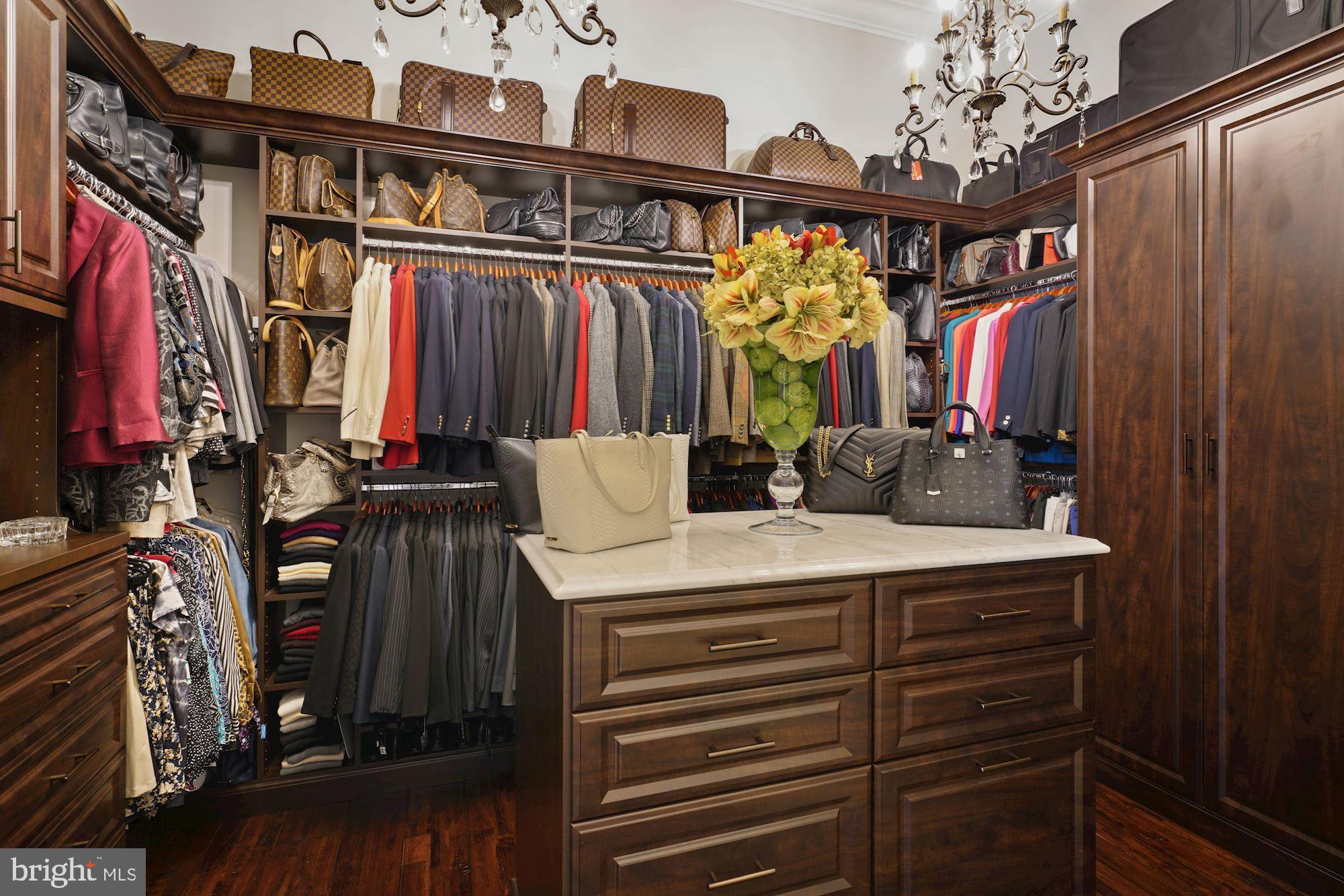 ESTATES @ CREIGHTON FARM - Residential