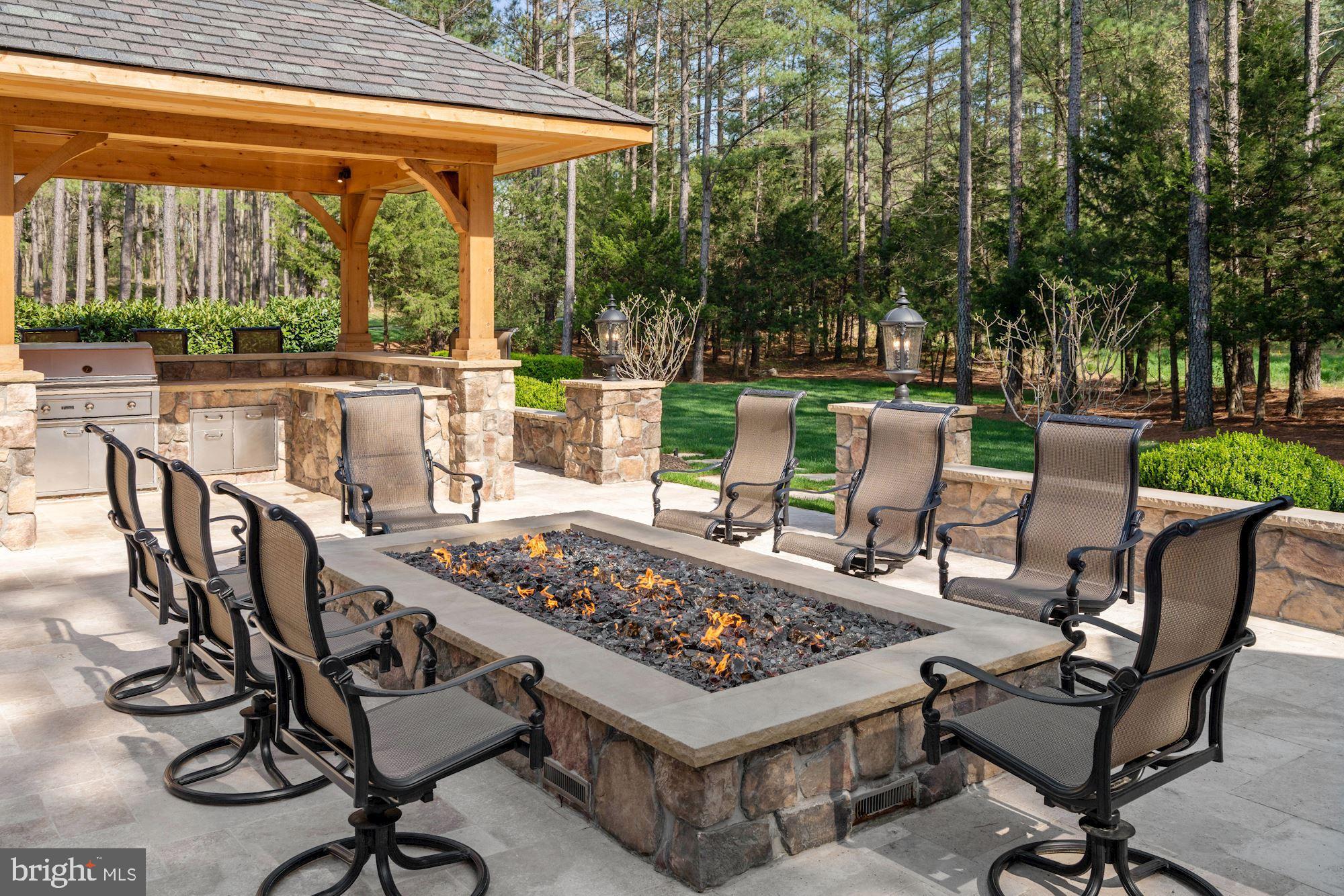 ESTATES @ CREIGHTON FARM - Residential